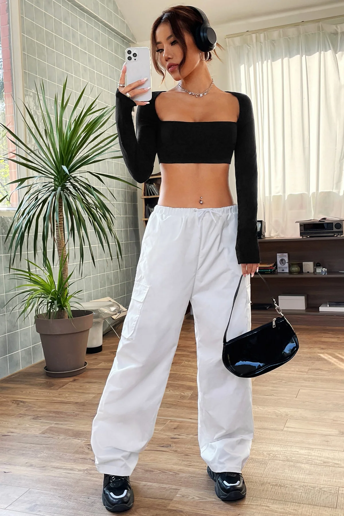 Kadın Siyah Uzun Kol Göğüs ve Sırt Dekolteli Crop Top Bluz görsel 4