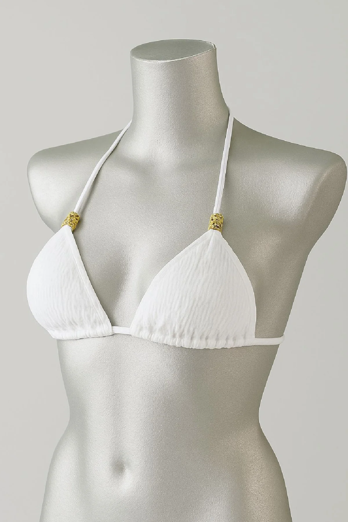 Kadın Beyaz Pedli Üçgen Bikini Üstü Halter Bağlamalı Aksesuarlı görsel 3