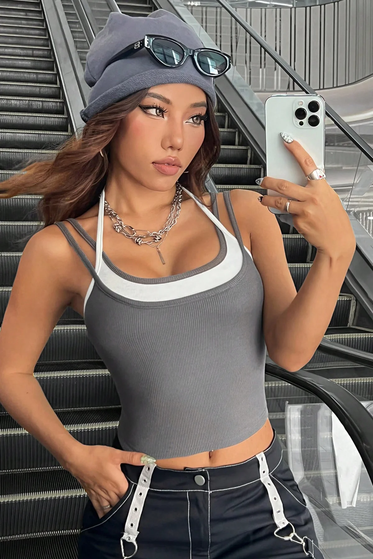 Kadın Antrasit Gri Beyaz Çift Renk Çapraz Askılı Crop Top Bluz görsel 3