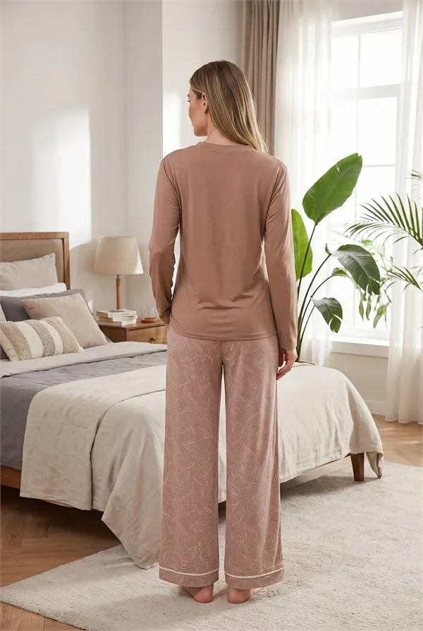 Şık Tasarım Viskon Yaprak Desenli V Yaka Uzun Kollu Kadın Pijama Takımı görsel 2