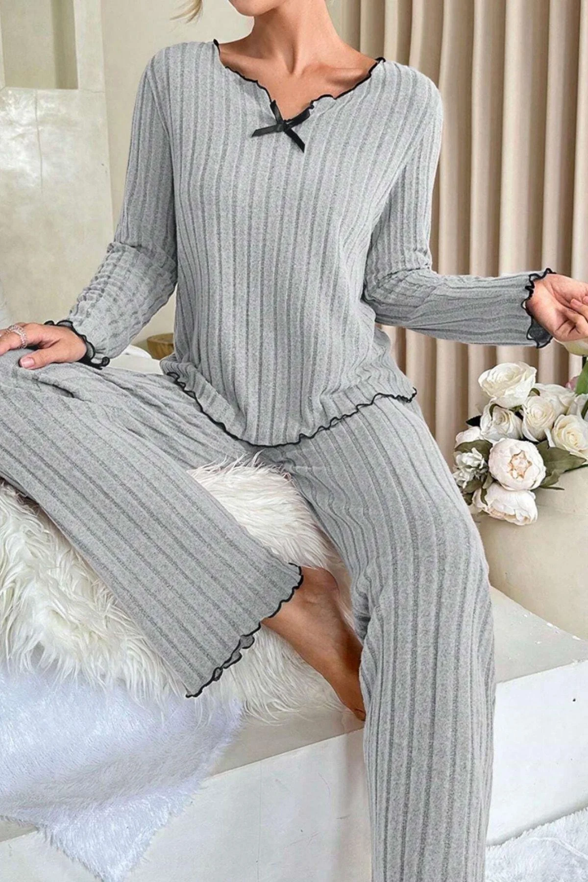 Kadın Gri Çizgili Uzun Kollu Fiyonk Detaylı Pijama Takımı Rahat Mevsimlik görsel 4