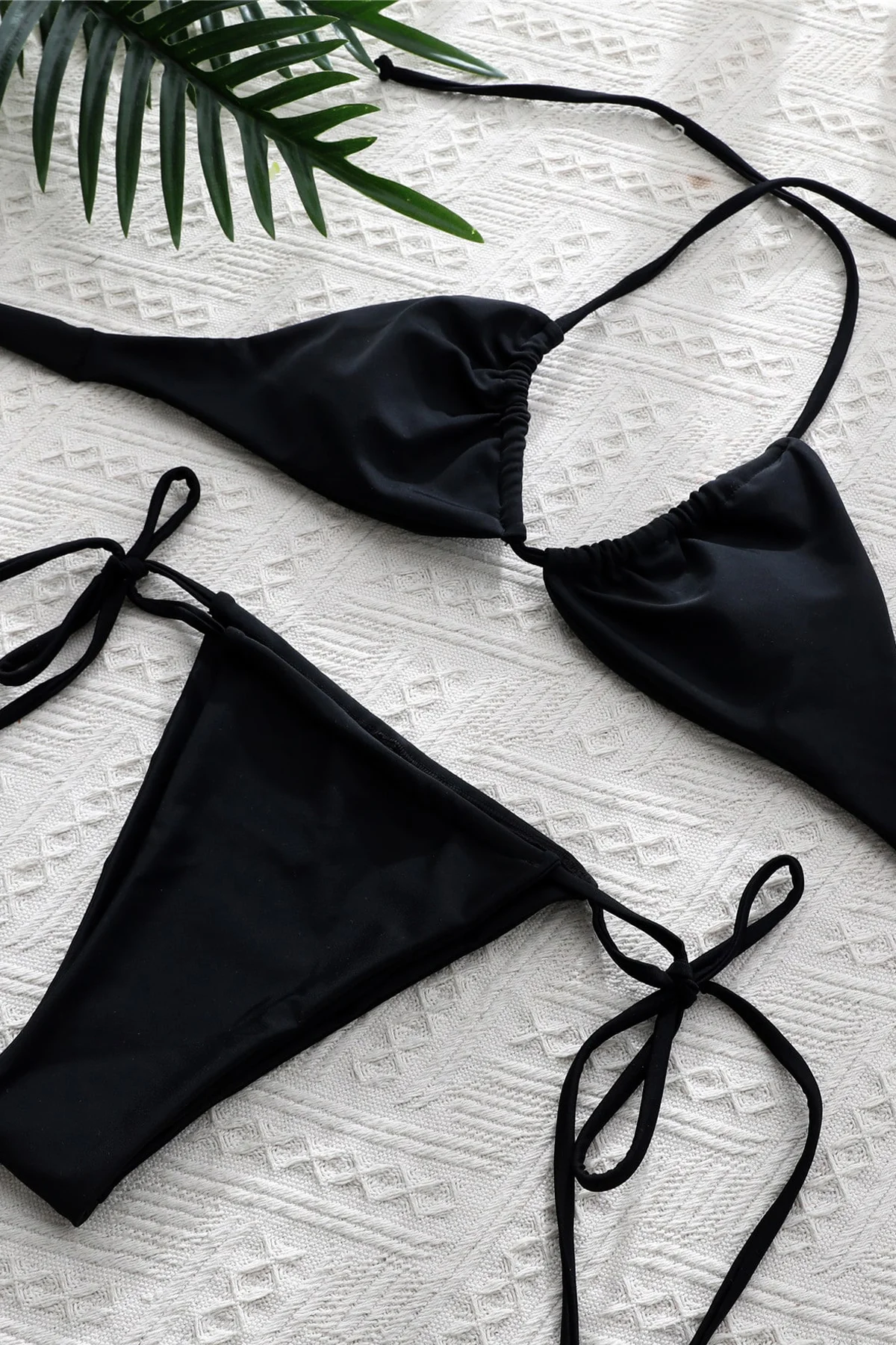 Kadın Siyah Yandan Bağlamalı Tangalı Üçgen Bikini Mayo Takımı görsel 2