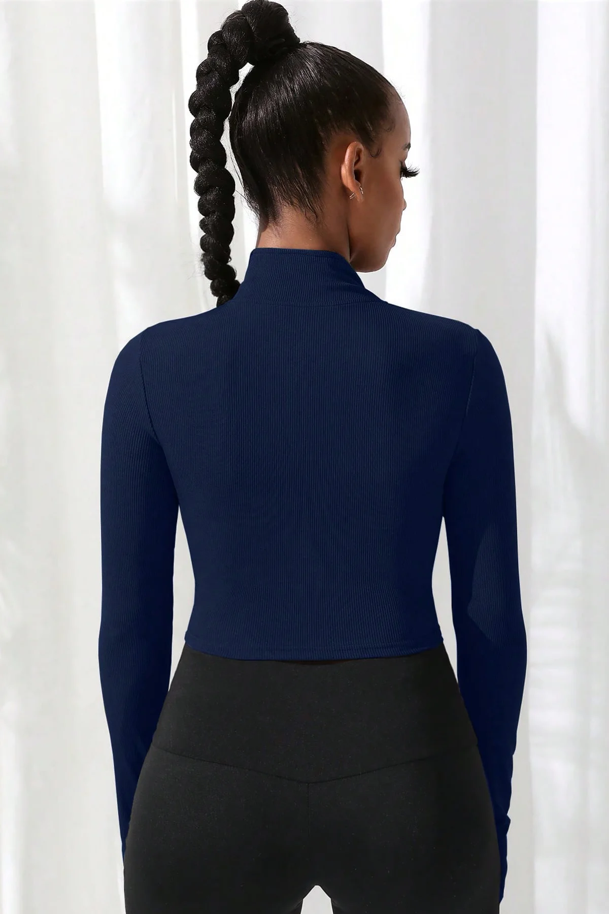 Kadın Lacivert Uzun Kol Fermuarlı Parmak Geçme Detaylı Dik Yaka Crop Top Bluz görsel 2