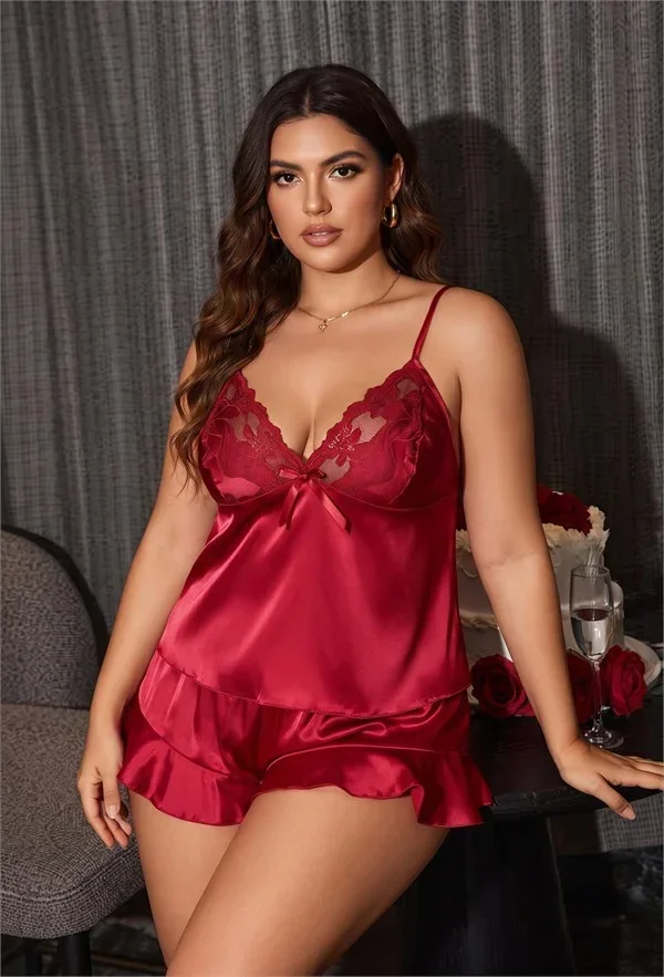 Bordo Büyük Beden Göğsü Fransız Dantelli Fiyonklu Paçası Fırfırlı Saten Şortlu Pijama Takımı
