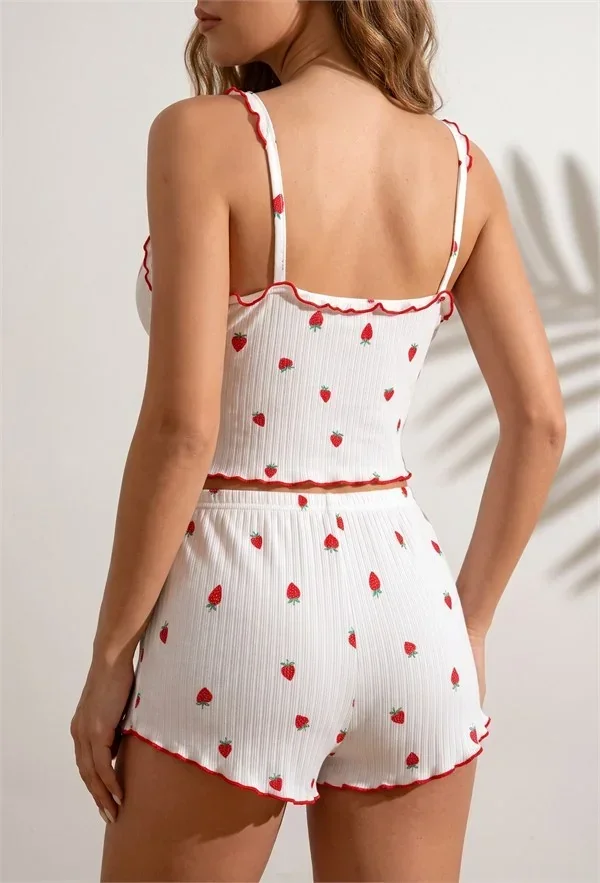Beyaz Üstüne Çilek Desenli Fitilli Askılı Şortlu Pijama Takımı görsel 3