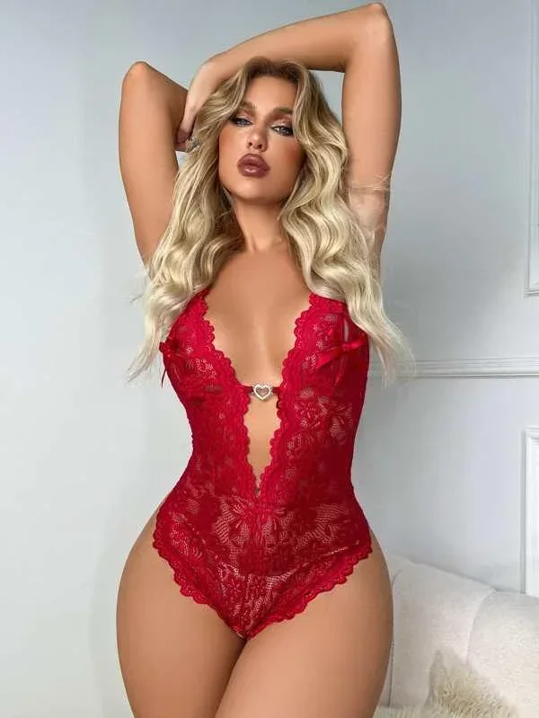 Metal Kalp Aksesuarlı Dantelli Kırmızı Body