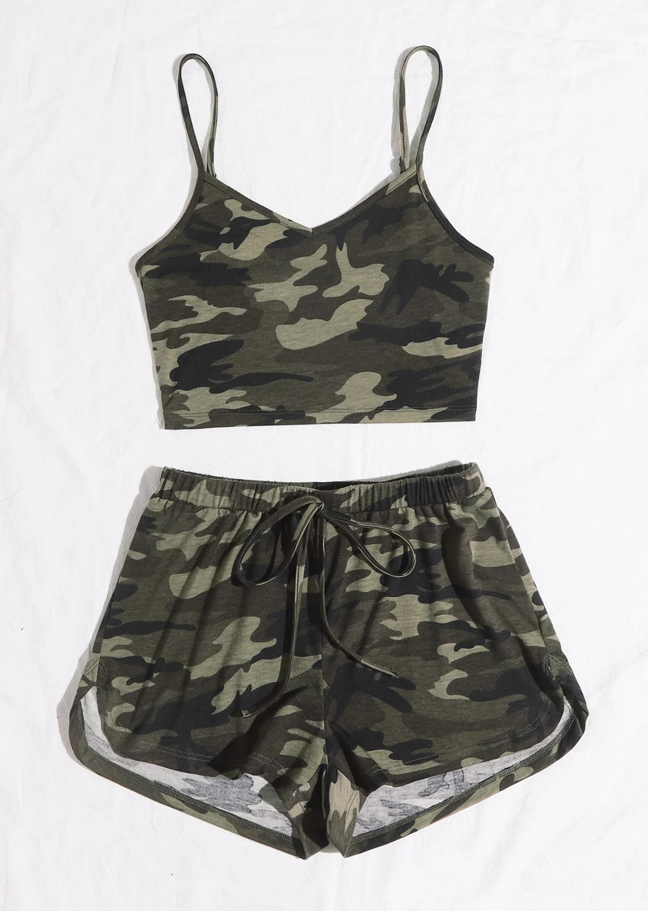 Kadın Kamuflaj Desenli Askılı Crop Top ve Şortlu Gecelik Takım görsel 3