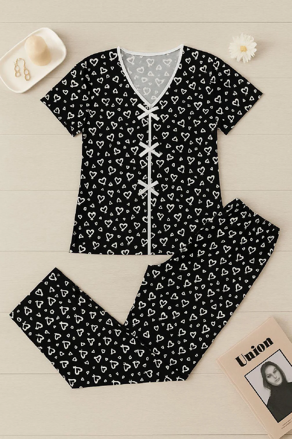 Kadın Siyah Beyaz Kalp Desenli Fiyonklu Kısa Kollu Pijama Takımı görsel 6