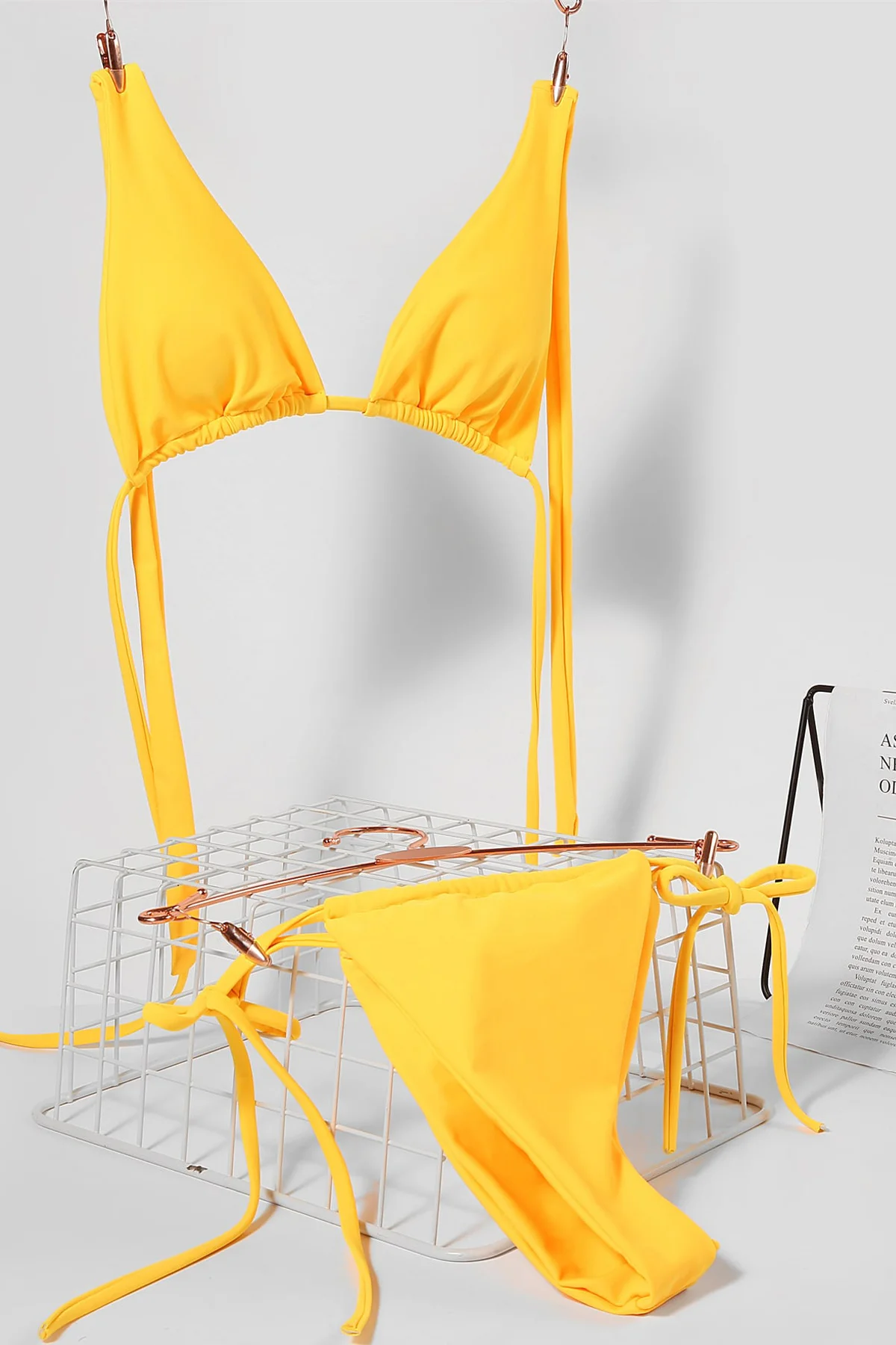 Kadın Sarı Yandan Bağlamalı Tangalı Üçgen Bikini Mayo Takımı görsel 3