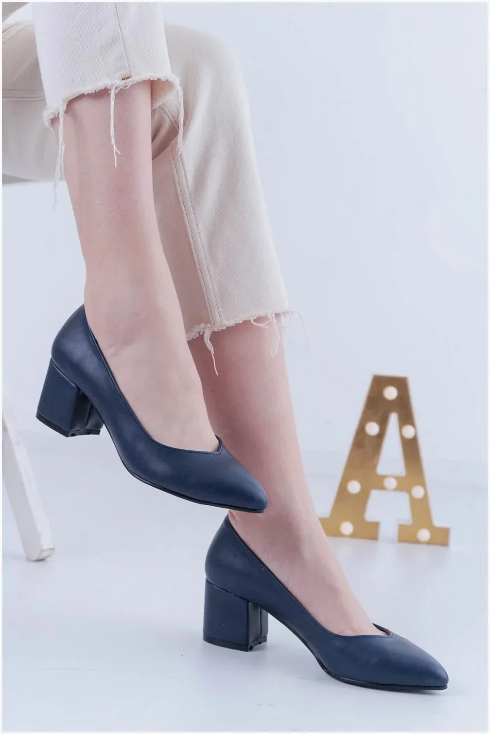 Kadın Ayakkabı Ayakkabı Bağcıksız Kısa Topuklu Modern Cilt Casual görsel 3