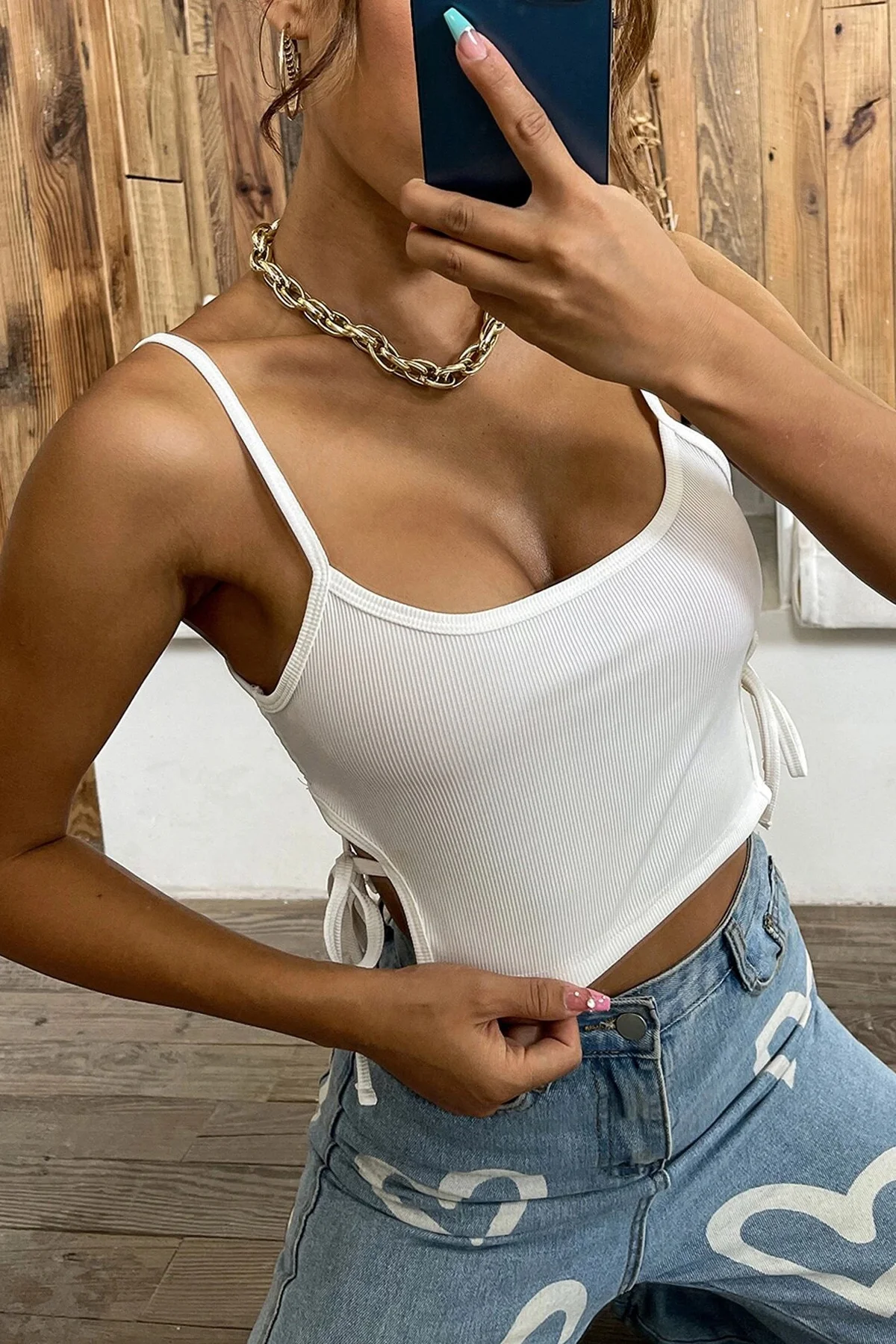 Kadın Beyaz Yanlardan Bağlamalı Bel Dekolteli Crop Top Bluz görsel 3