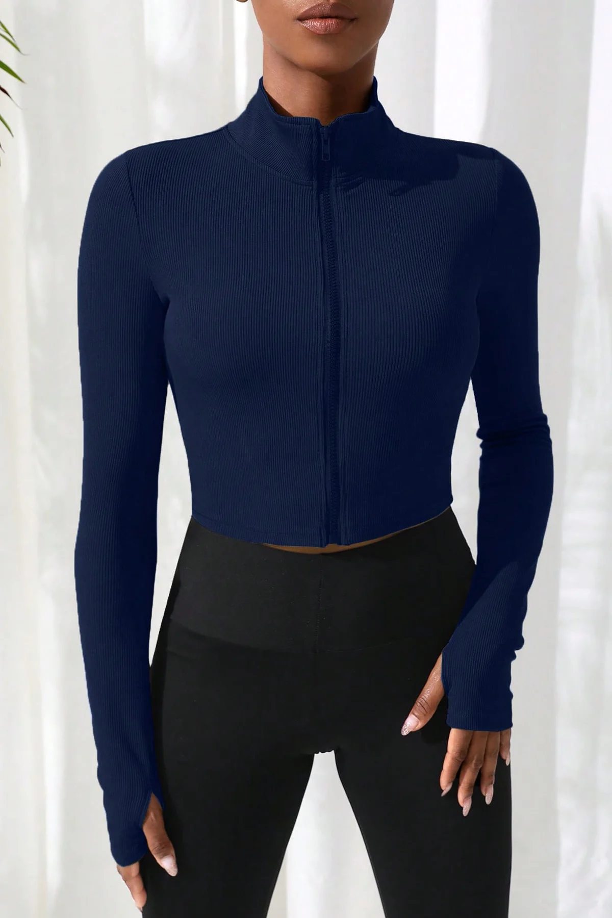 Kadın Lacivert Uzun Kol Fermuarlı Parmak Geçme Detaylı Dik Yaka Crop Top Bluz görsel 4