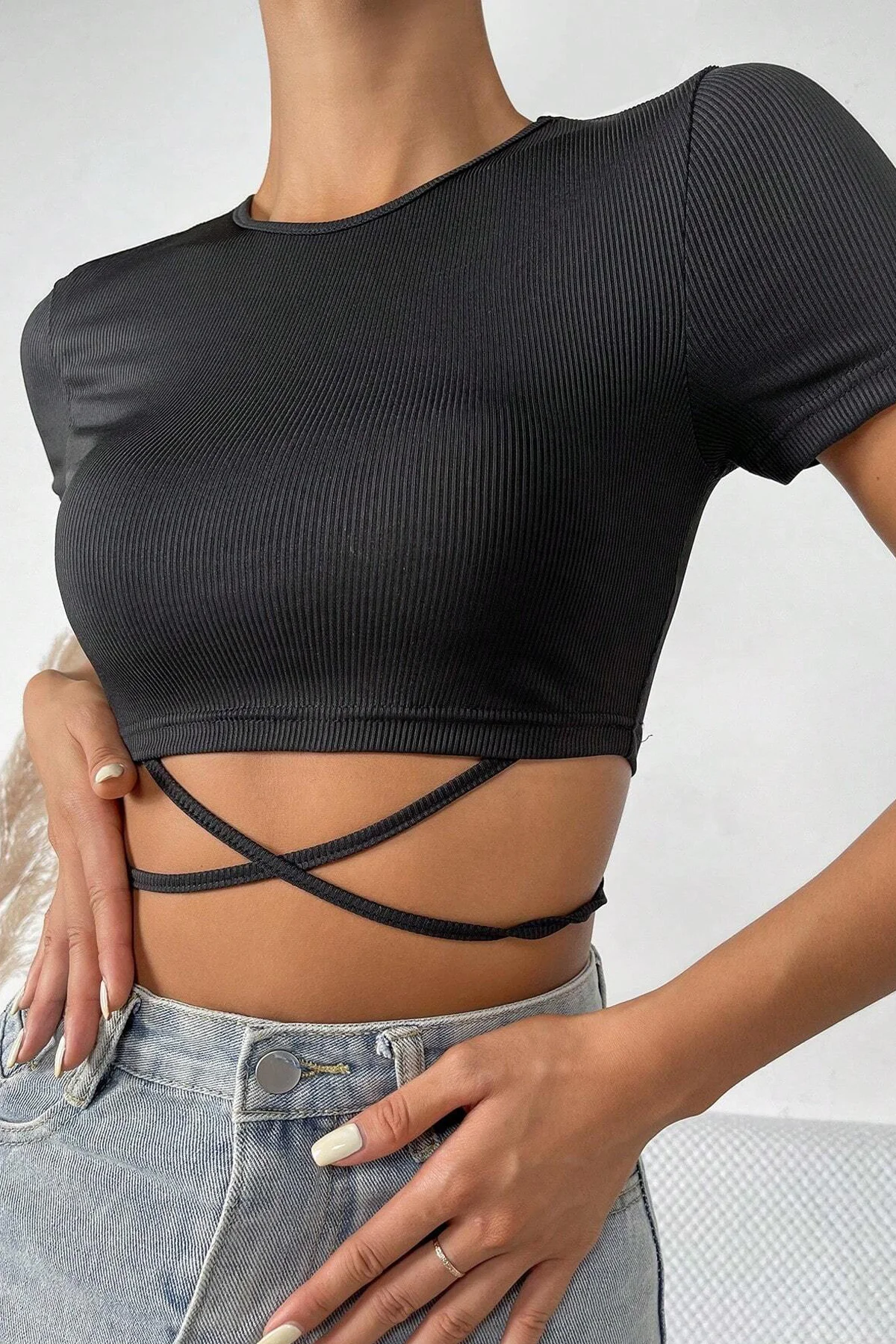 Kadın Siyah Yarım Kol Çapraz Bağlamalı Crop Top Bluz görsel 3