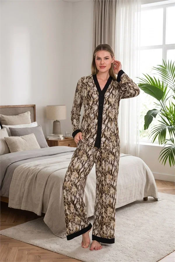 Şık Tasarım Viskon Yılan Desenli Önden Düğmeli Uzun Kollu Kadın Pijama Takımı görsel 2