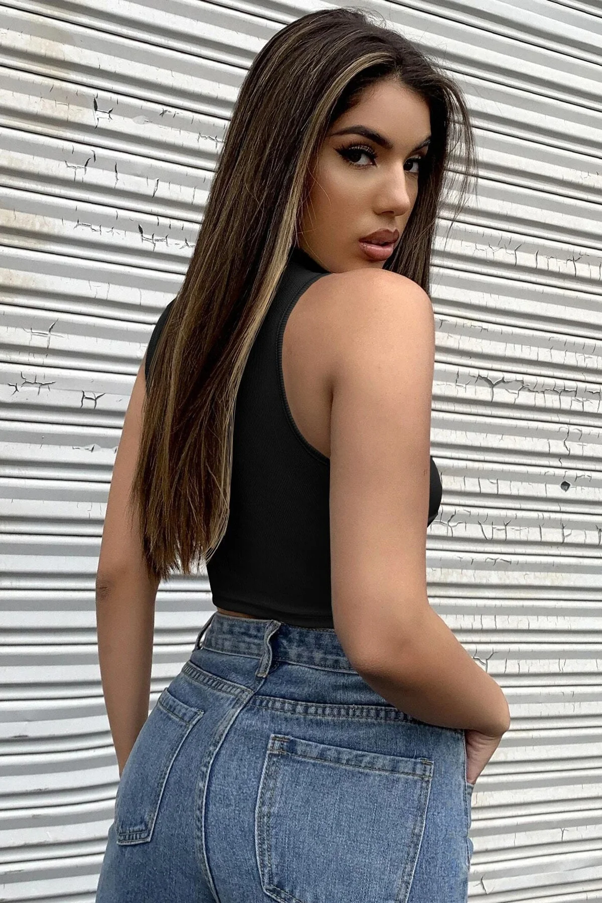 Kadın Siyah Yarım Fermuarlı Sıfır Kol Crop Top Bluz görsel 2