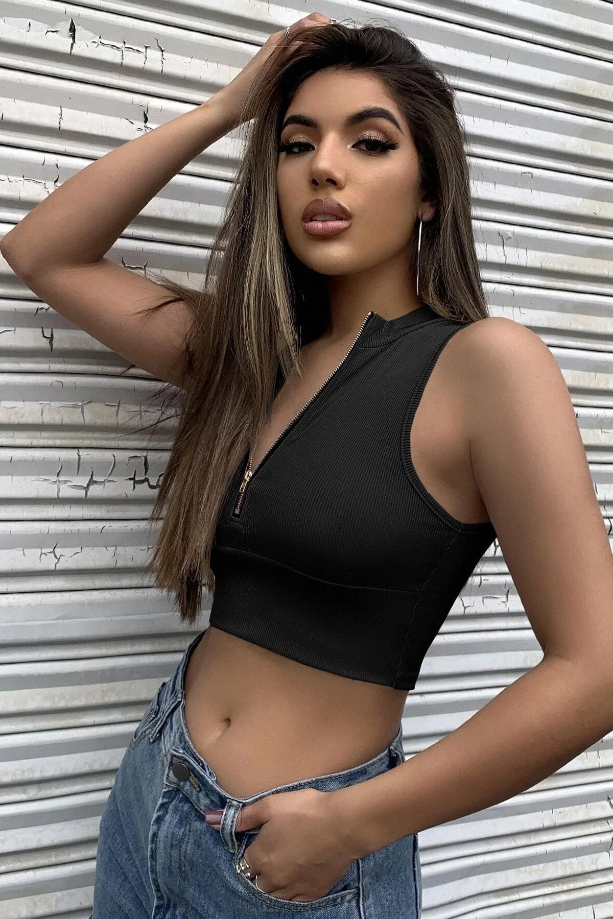 Kadın Siyah Yarım Fermuarlı Sıfır Kol Crop Top Bluz görsel 3