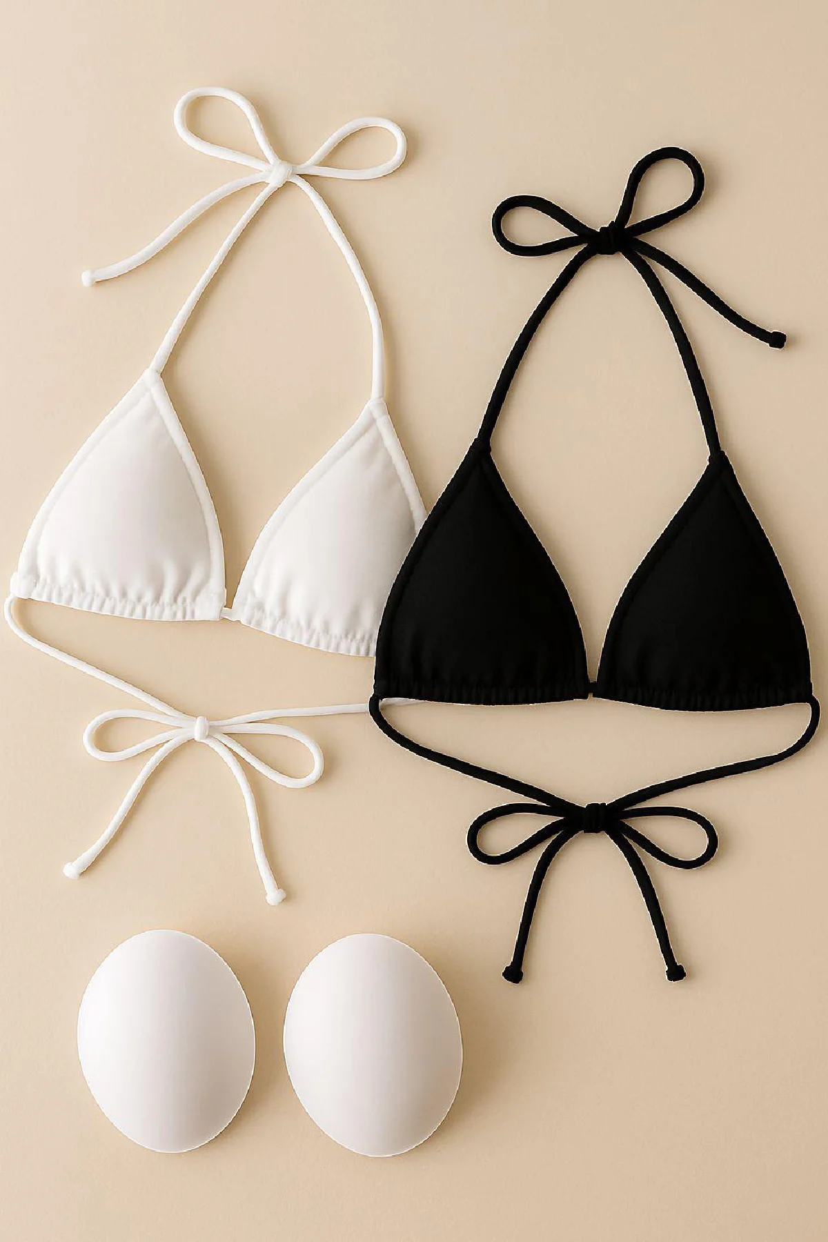 Kadın Siyah ve Beyaz Minimal Kesim Üçgen Bikini Üstü görsel 3
