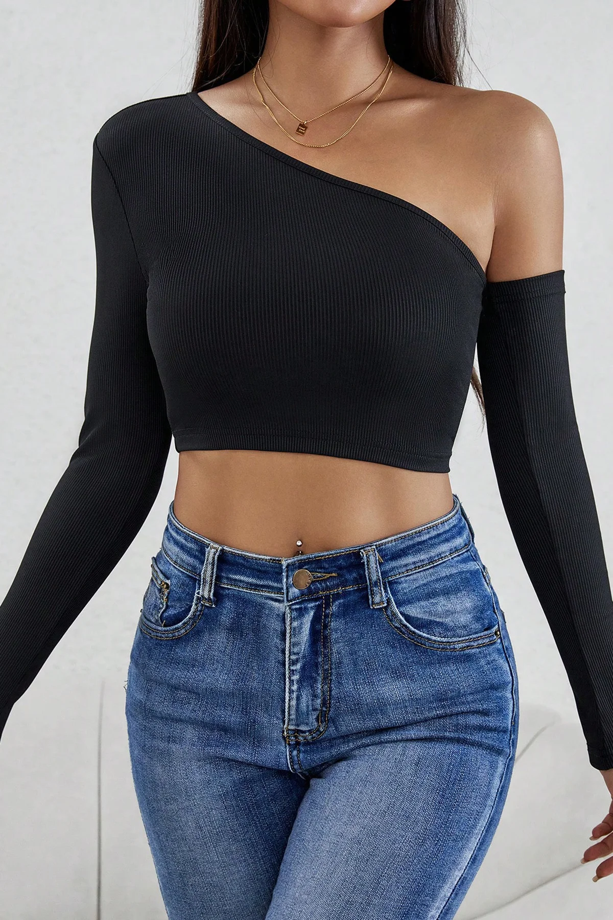 Kadın Siyah Tek Omuz Detaylı Uzun Kol Crop Top Bluz görsel 3