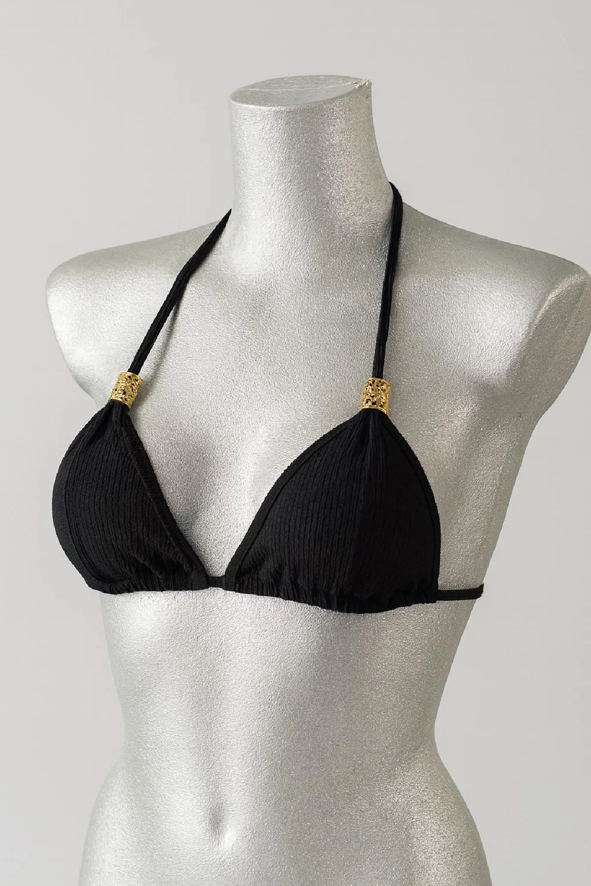 Kadın Siyah Pedli Üçgen Bikini Üstü Halter Bağlamalı Aksesuarlı görsel 4