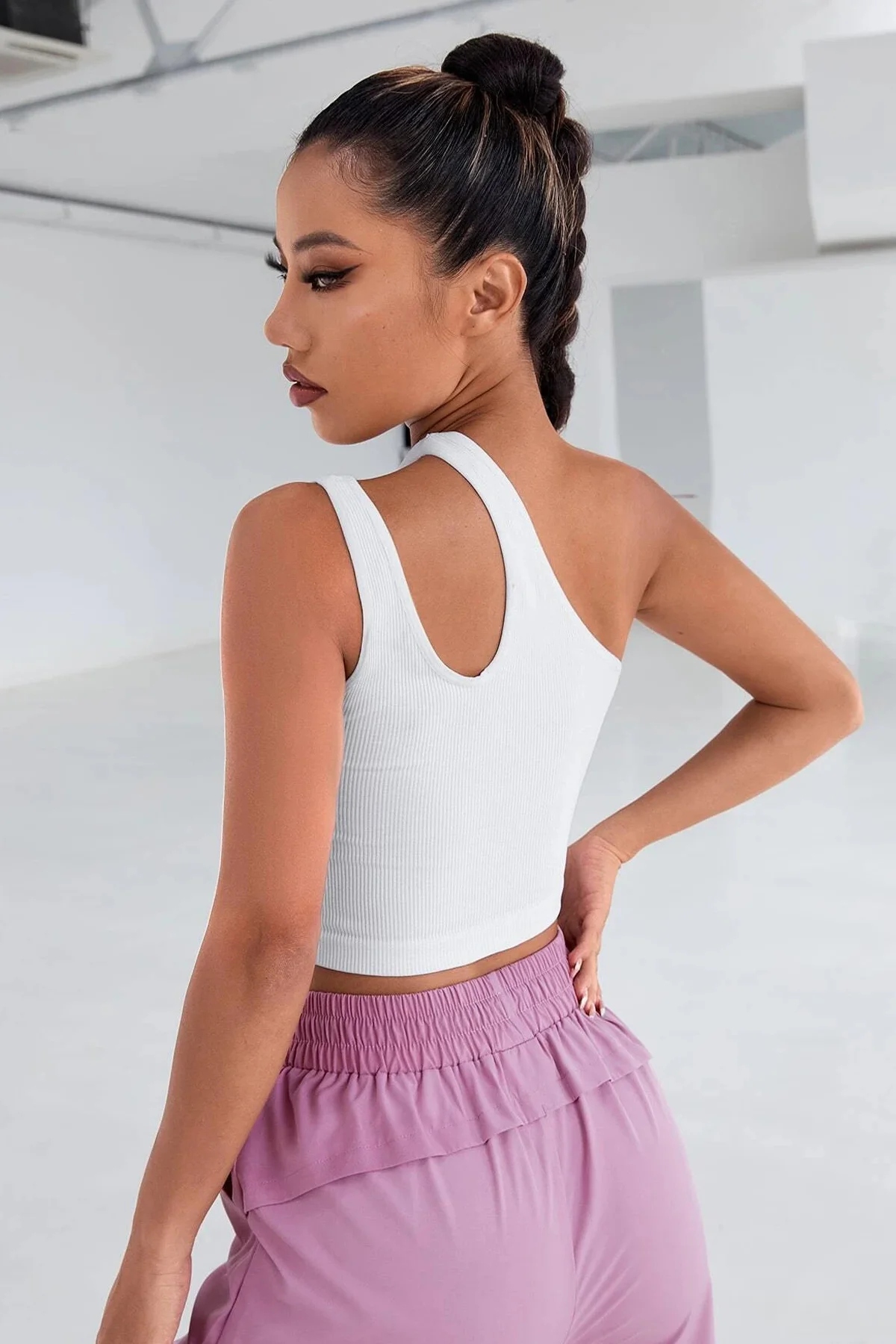 Kadın Beyaz Tek Omuz Cut Out Detaylı Crop Top Bluz görsel 2