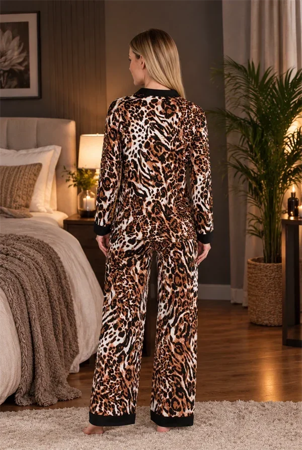 Şık Tasarım Viskon Leopar Desenli Önden Düğmeli Uzun Kollu Kadın Pijama Takımı görsel 3