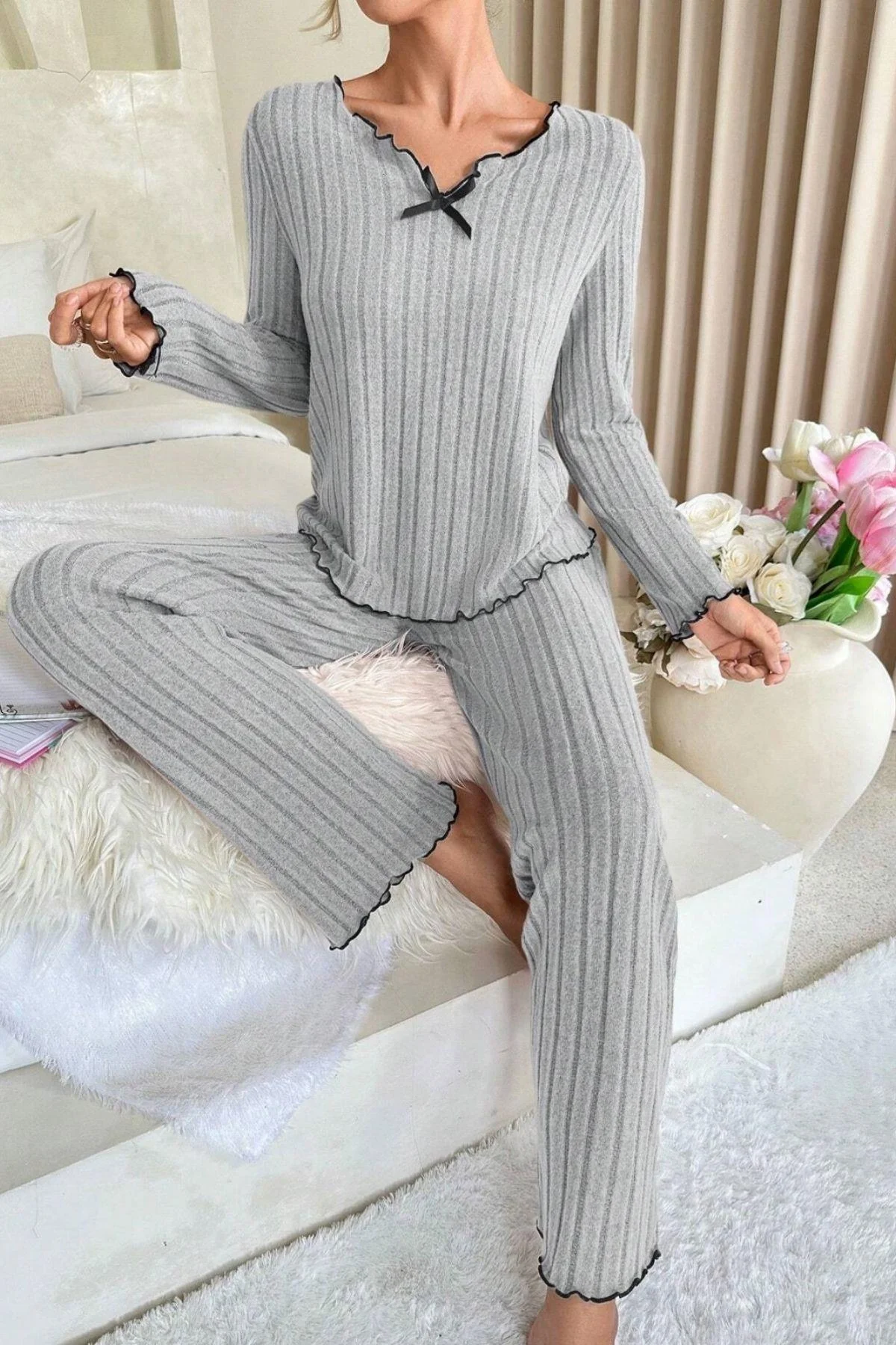 Kadın Gri Çizgili Uzun Kollu Fiyonk Detaylı Pijama Takımı Rahat Mevsimlik görsel 5