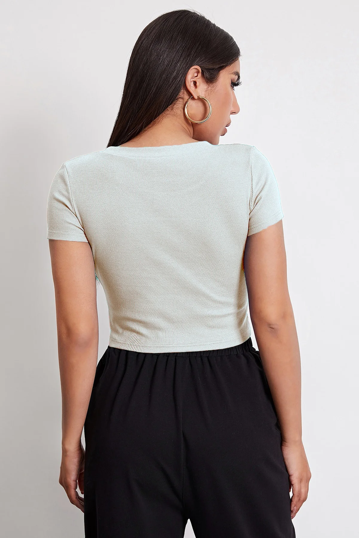 Kadın Beyaz Yuvarlak Yaka Yarım Kol Crop Top Bluz görsel 3