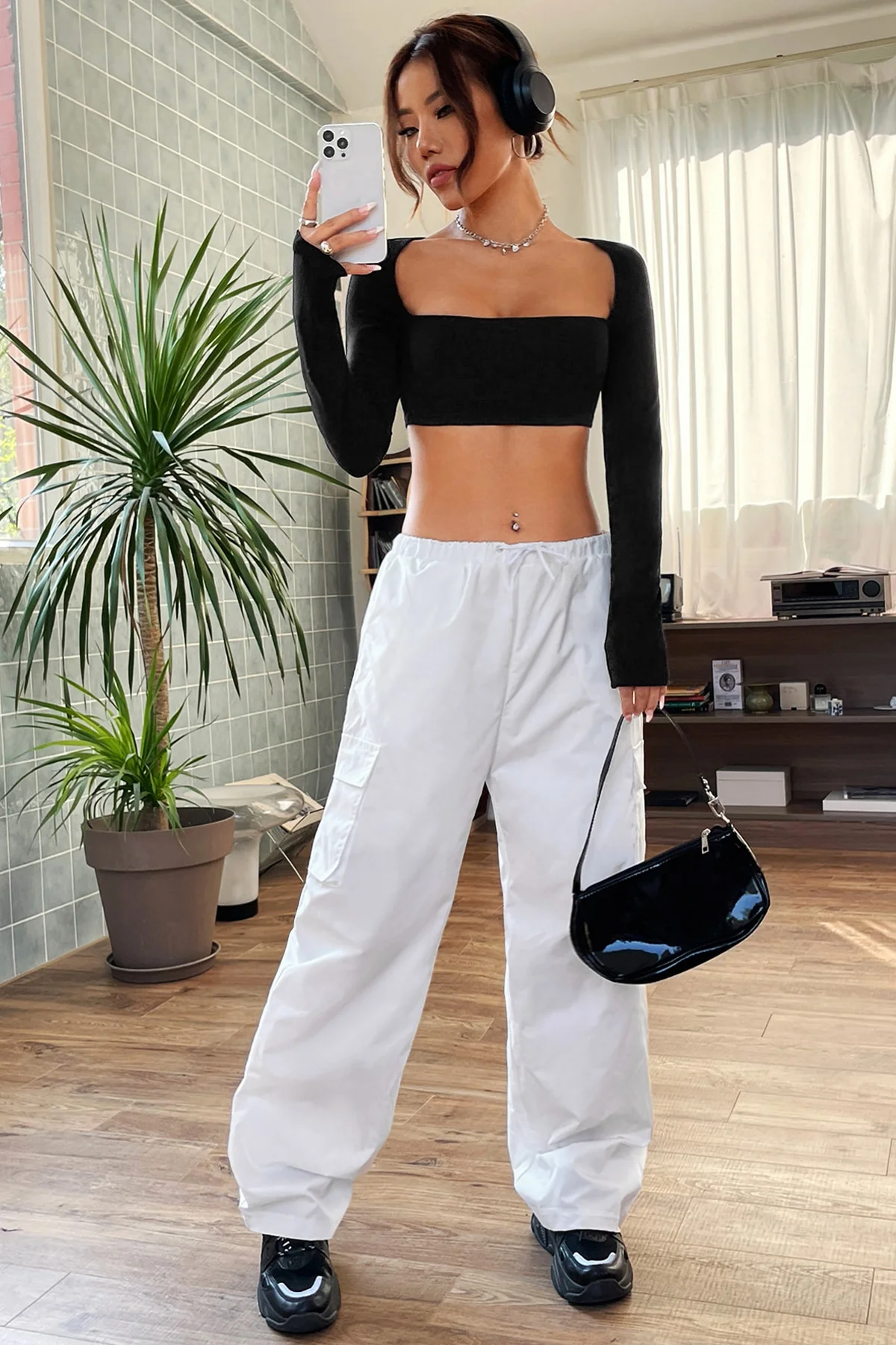 Kadın Siyah Uzun Kol Göğüs ve Sırt Dekolteli Crop Top Bluz görsel 7