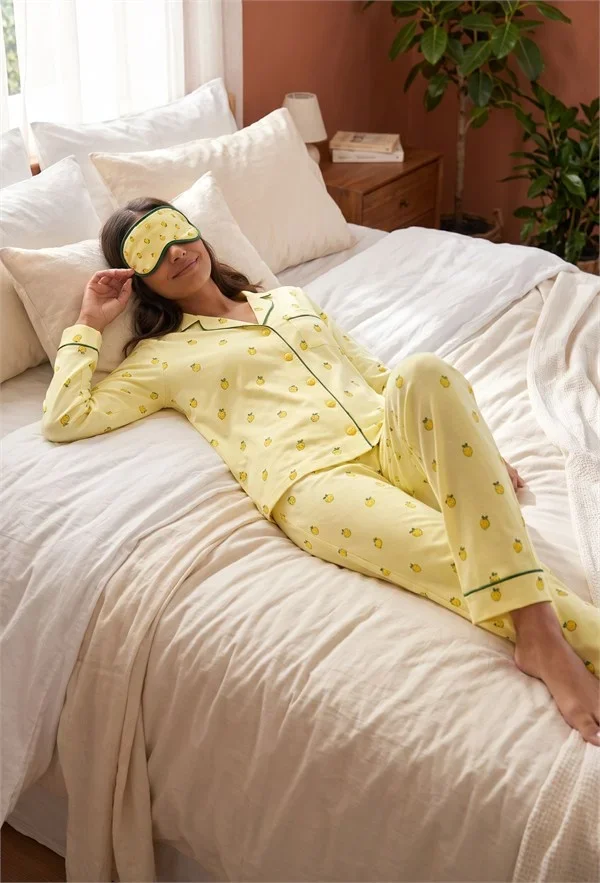 Pamuklu Yumuşak Dokulu Sarı Limon Desenli Yeşil Biyeli Düğmeli Pijama Takımı (Uyku Gözlüğü Hediye) görsel 3