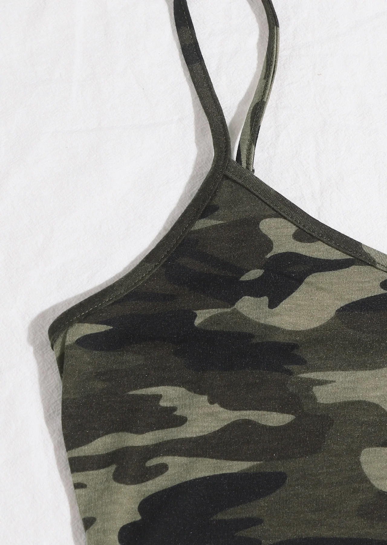 Kadın Kamuflaj Desenli Askılı Crop Top ve Şortlu Gecelik Takım görsel 4