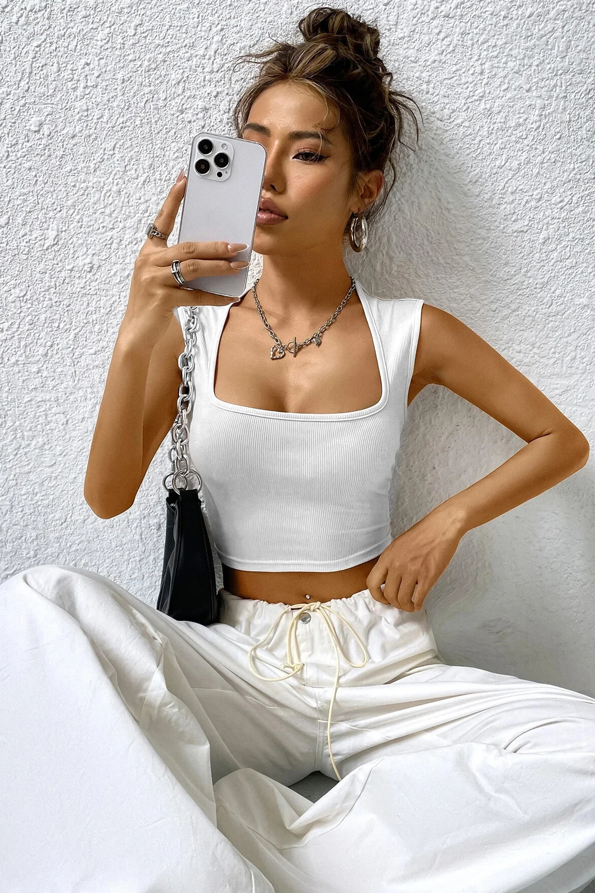 Kadın Beyaz Kare Yaka Kalınlaşan Omuz Detaylı Crop Top Bluz görsel 6