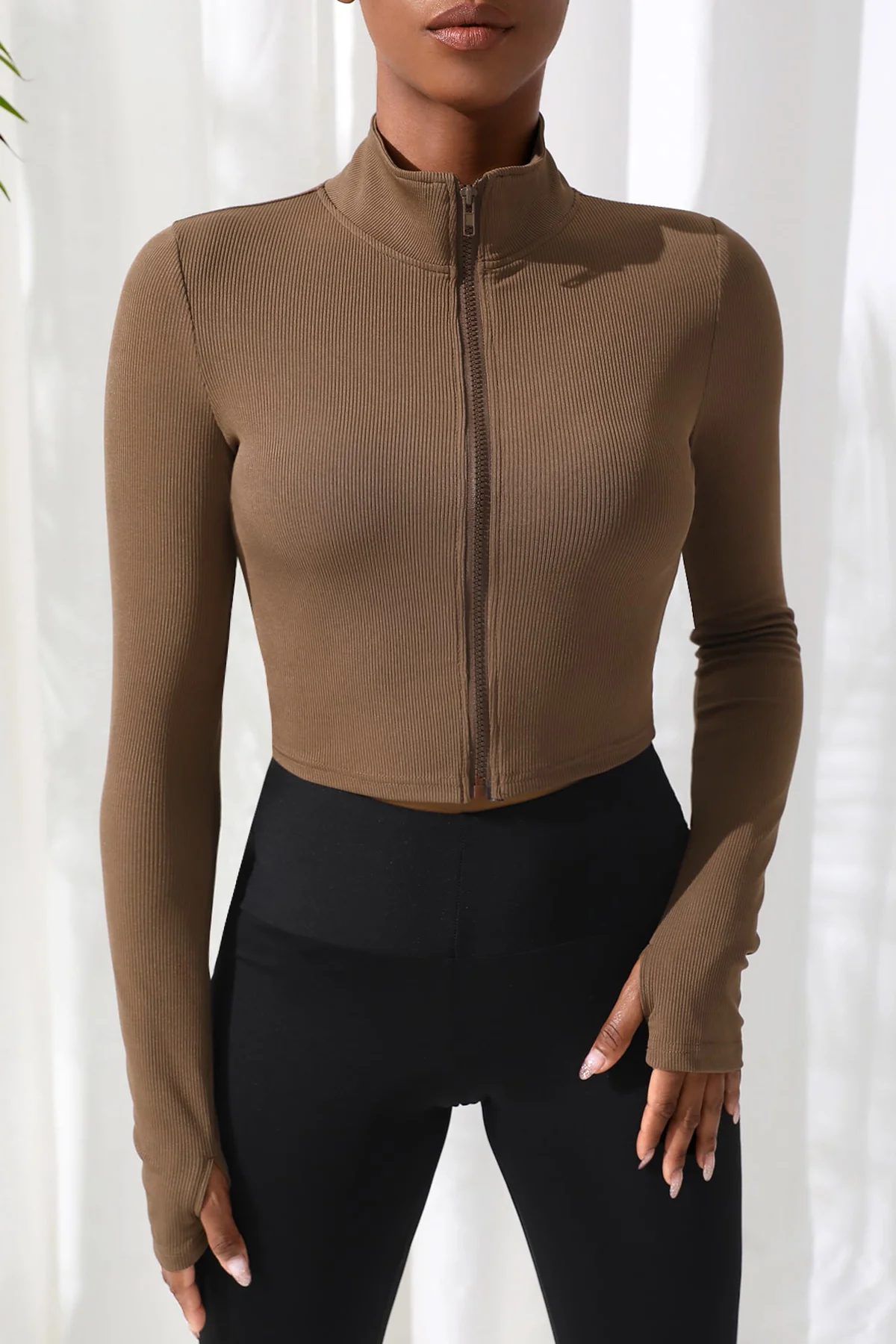 Kadın Kahverengi Uzun Kol Fermuarlı Parmak Geçme Detaylı Dik Yaka Crop Top Bluz görsel 2