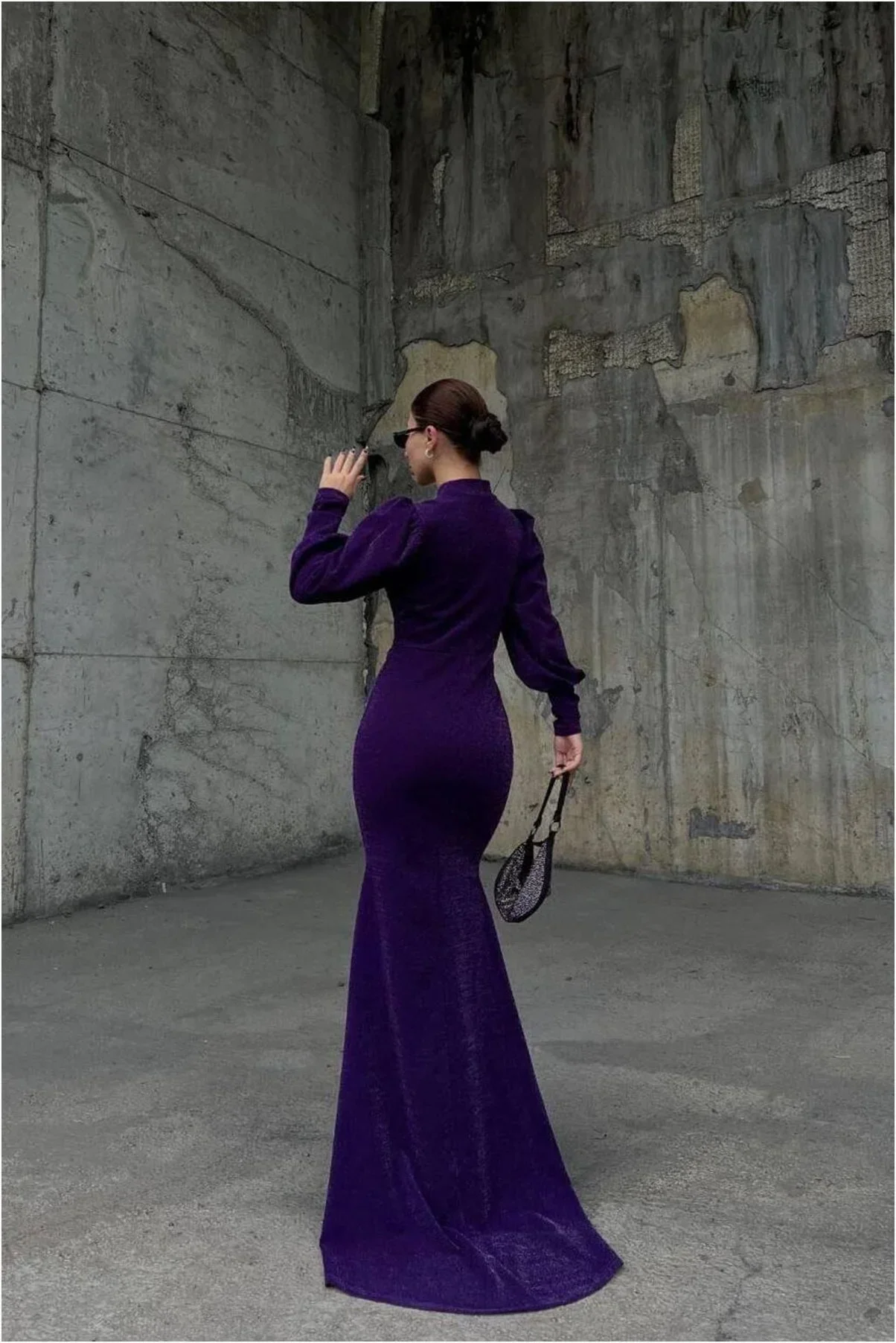 Kadın Trend Model Simli Kumaş Degaje Yaka Dekolteli Maxi Abiye Elbise görsel 8