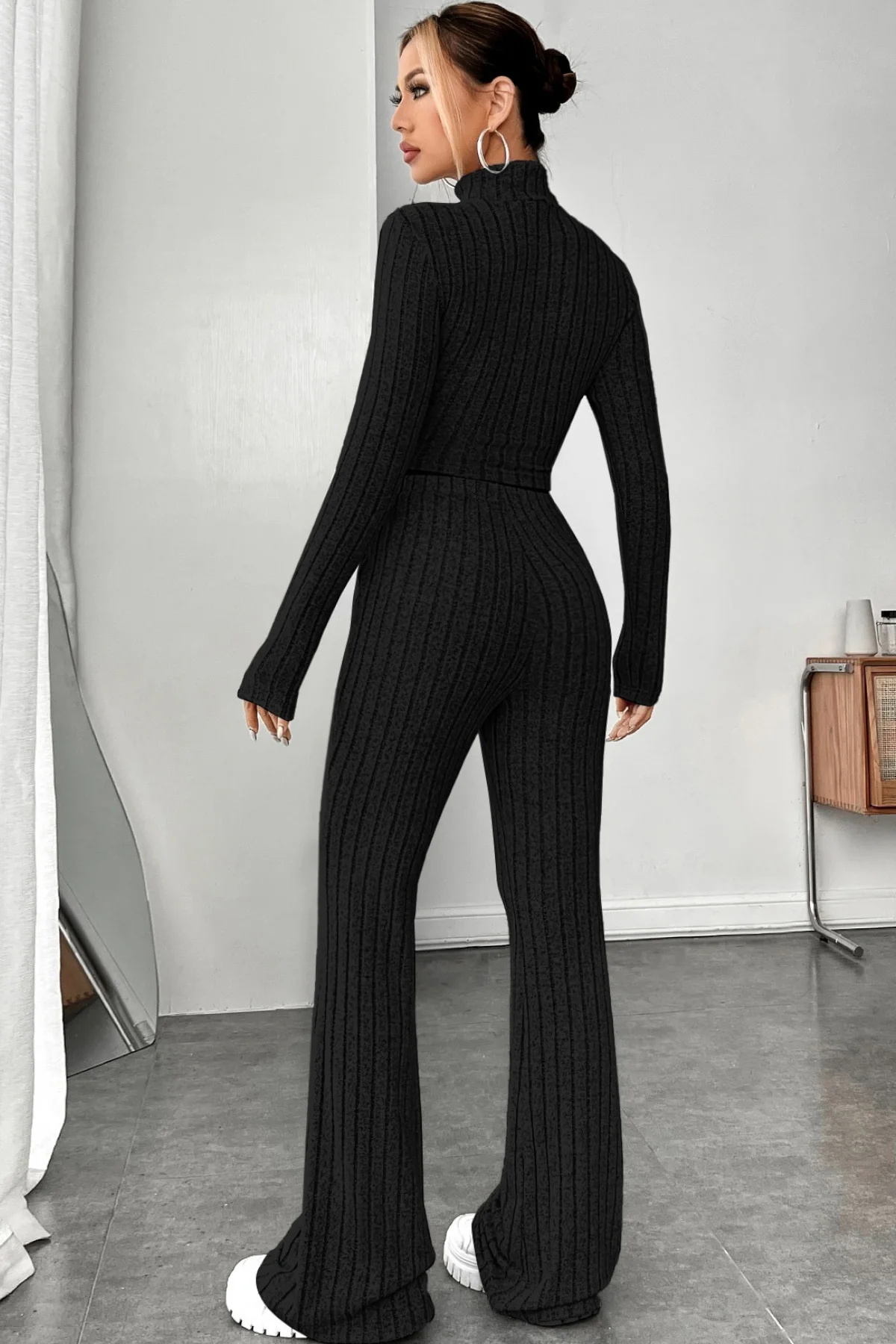Kadın Siyah Boğazlı Crop Top ve Yüksek Bel Eşofman Takımı Spor Şık Kombin görsel 2
