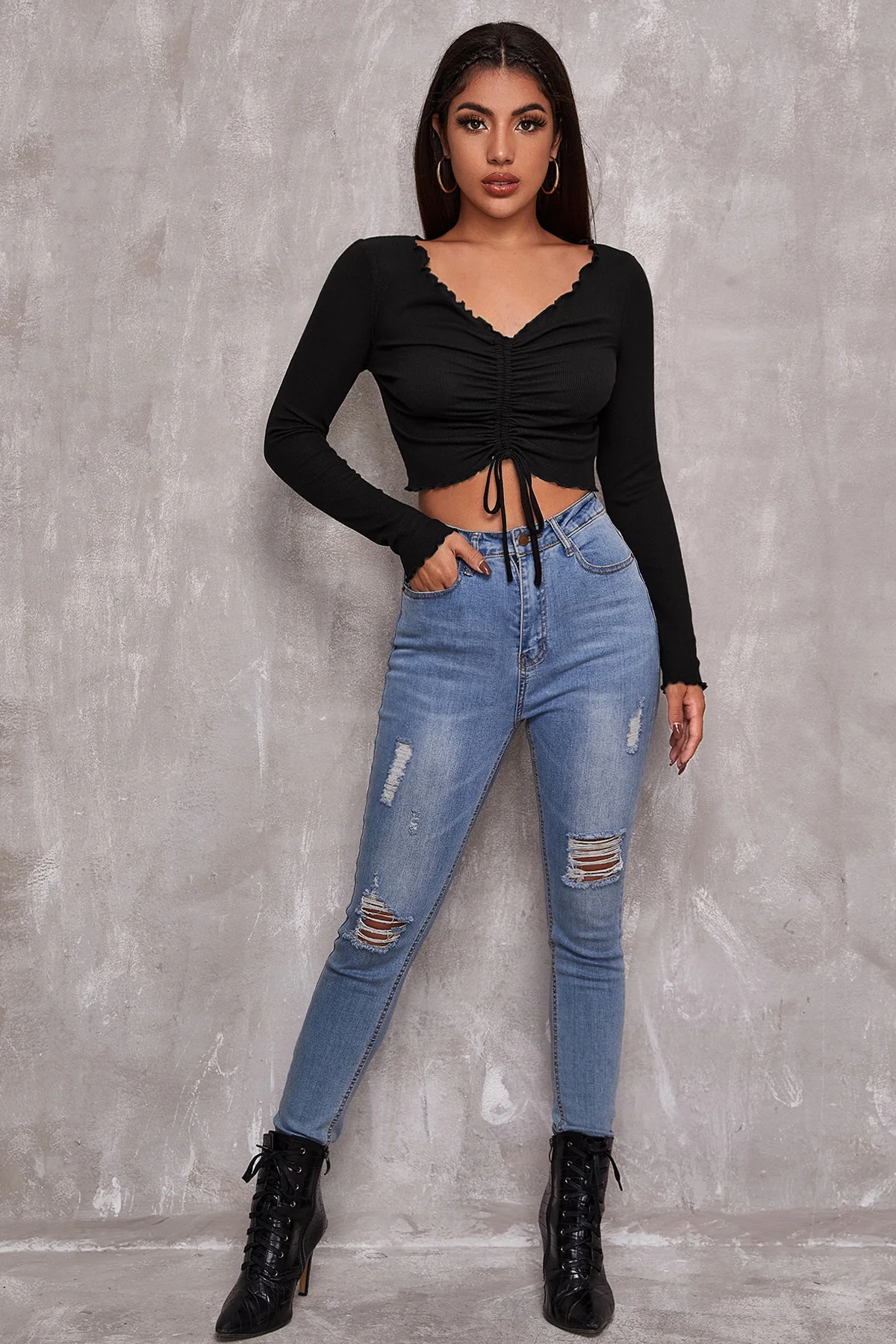 Kadın Siyah Uzun Kollu Büzdürme Bağcık Detaylı Crop Top Bluz görsel 4