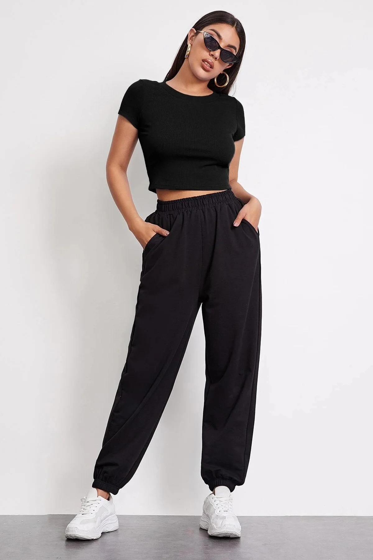 Kadın Siyah Yuvarlak Yaka Yarım Kol Crop Top Bluz görsel 3