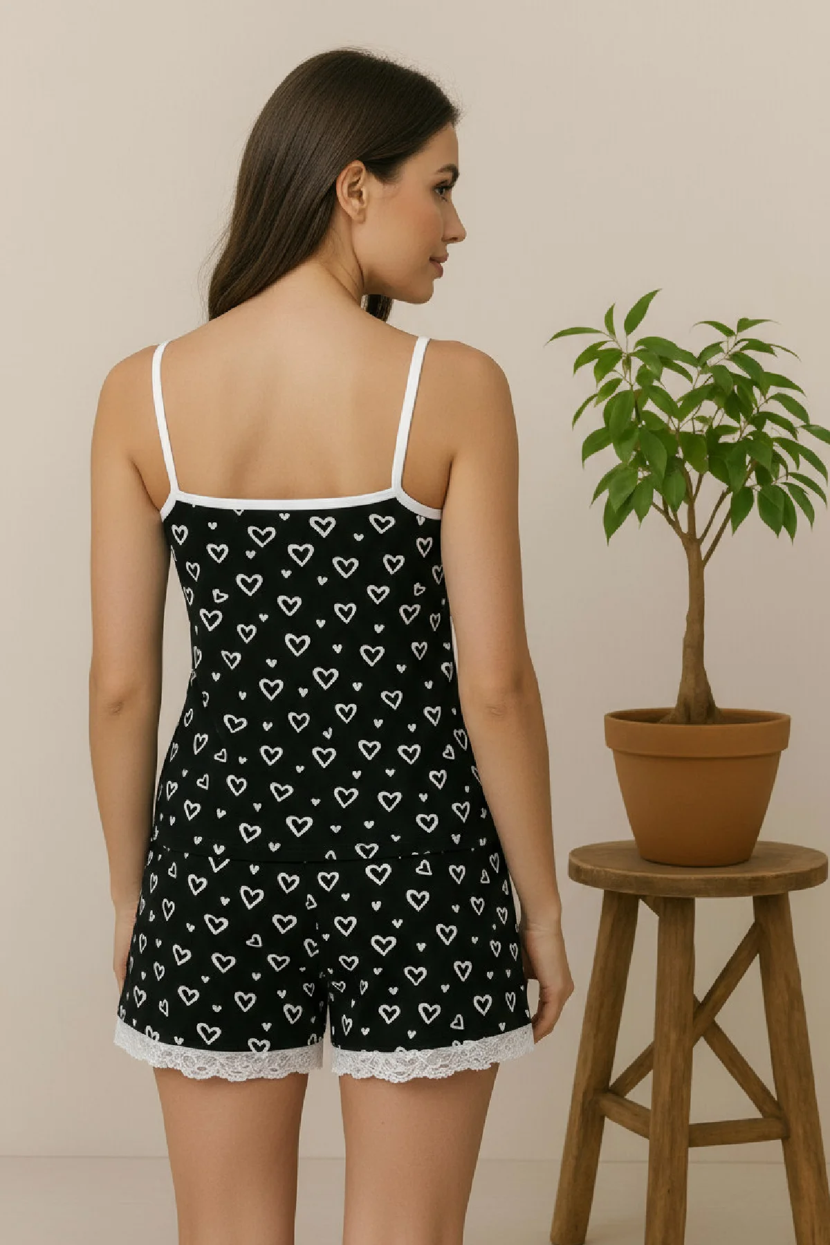 Kadın Siyah Kalp Desenli Askılı Şortlu Dantelli Pijama Takımı görsel 8