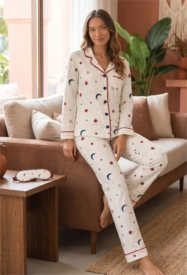 Pamuklu Yumuşak Dokulu Ay ve Yıldız Desenli Biyeli Düğmeli Pijama Takımı (Uyku Gözlüğü Hediye) görsel 2