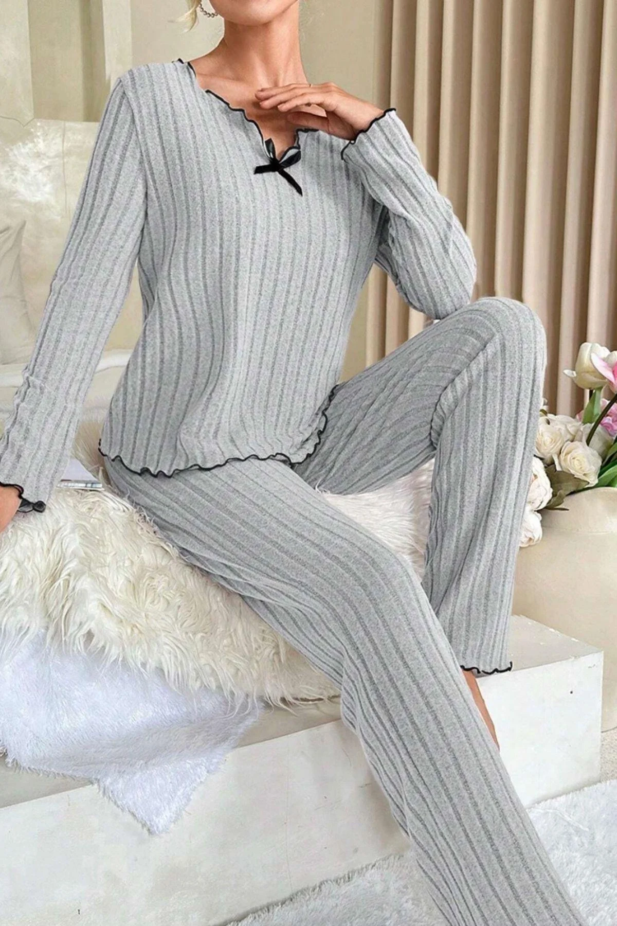 Kadın Gri Çizgili Uzun Kollu Fiyonk Detaylı Pijama Takımı Rahat Mevsimlik görsel 3