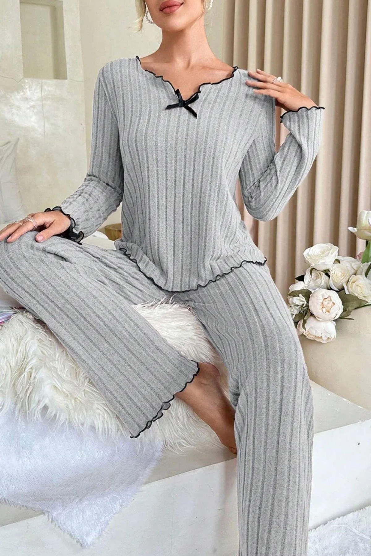 Kadın Gri Çizgili Uzun Kollu Fiyonk Detaylı Pijama Takımı Rahat Mevsimlik görsel 2