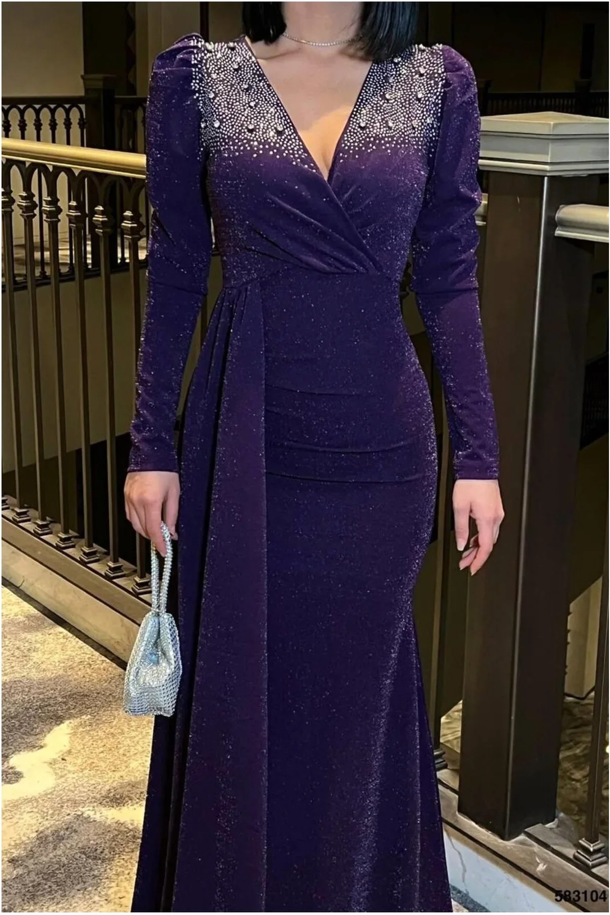 Kadın Modern Stil Kruvaze Yaka Taş Detaylı Uzun Kollu Abiye Elbise görsel 3