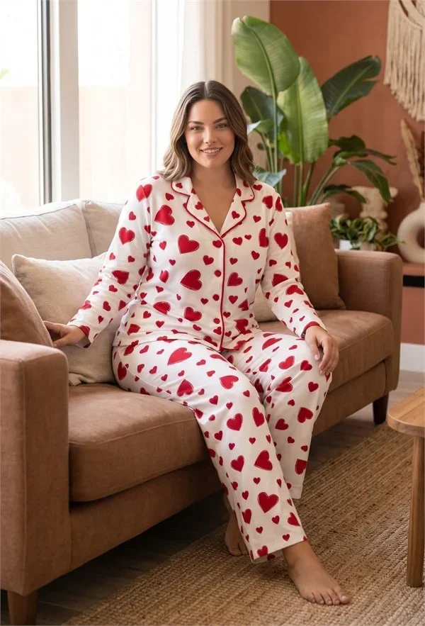 Pamuklu Yumuşak Dokulu Büyük Beden Kırmızı Kalp Desenli Biyeli Düğmeli Uzun Kollu Pijama Takımı görsel 2