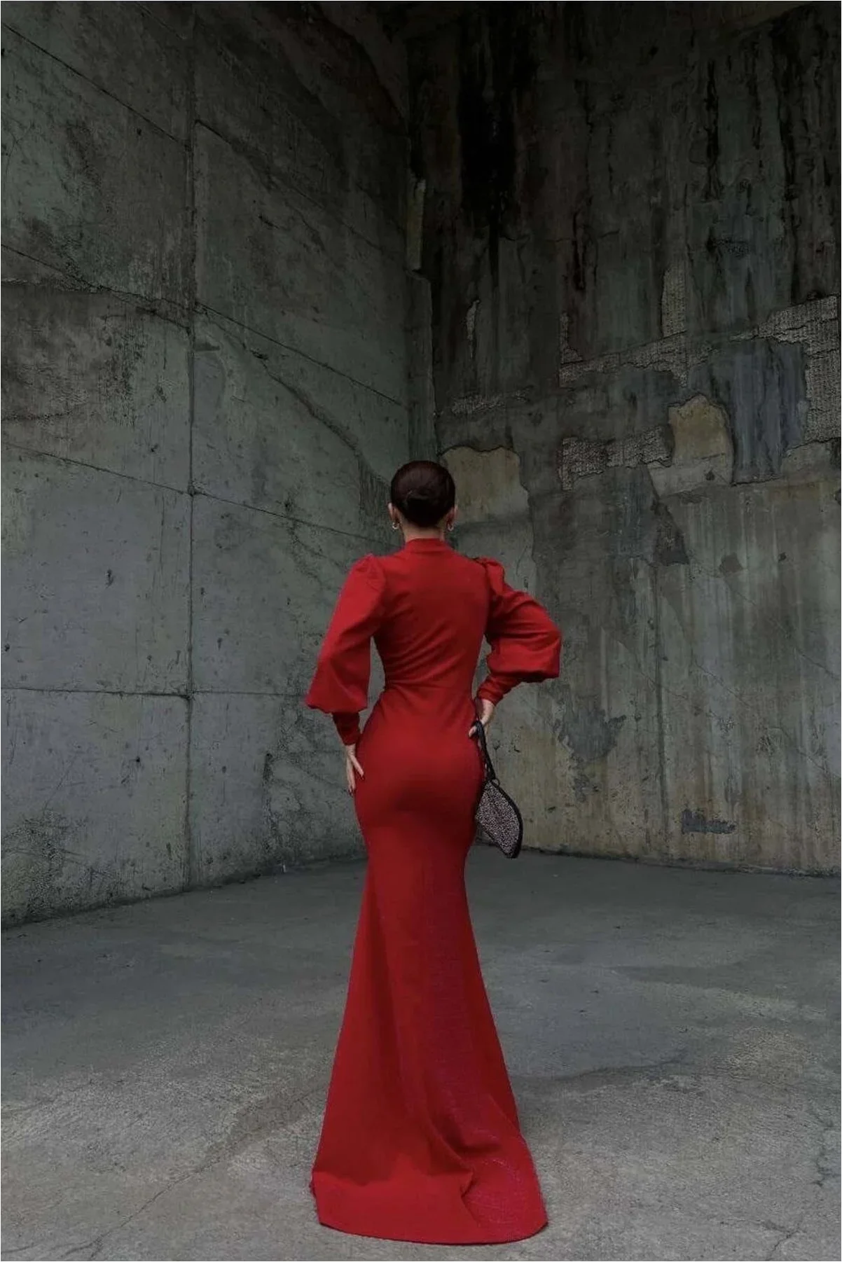 Kadın Trend Model Simli Kumaş Degaje Yaka Dekolteli Maxi Abiye Elbise görsel 4