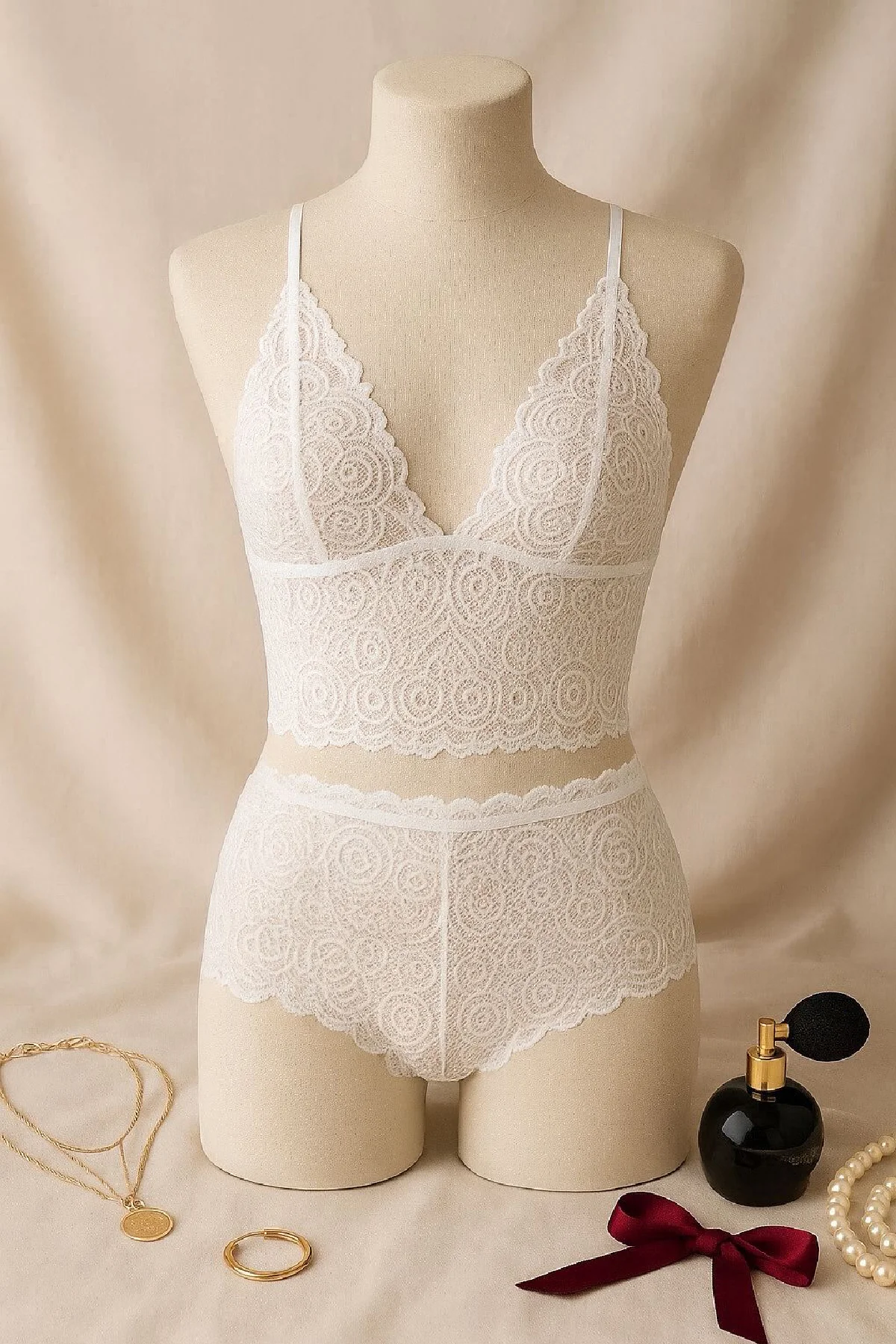 Kadın Beyaz Dantel Bralet Şort Takımı – Romantik ve Zarif İç Giyim görsel 2