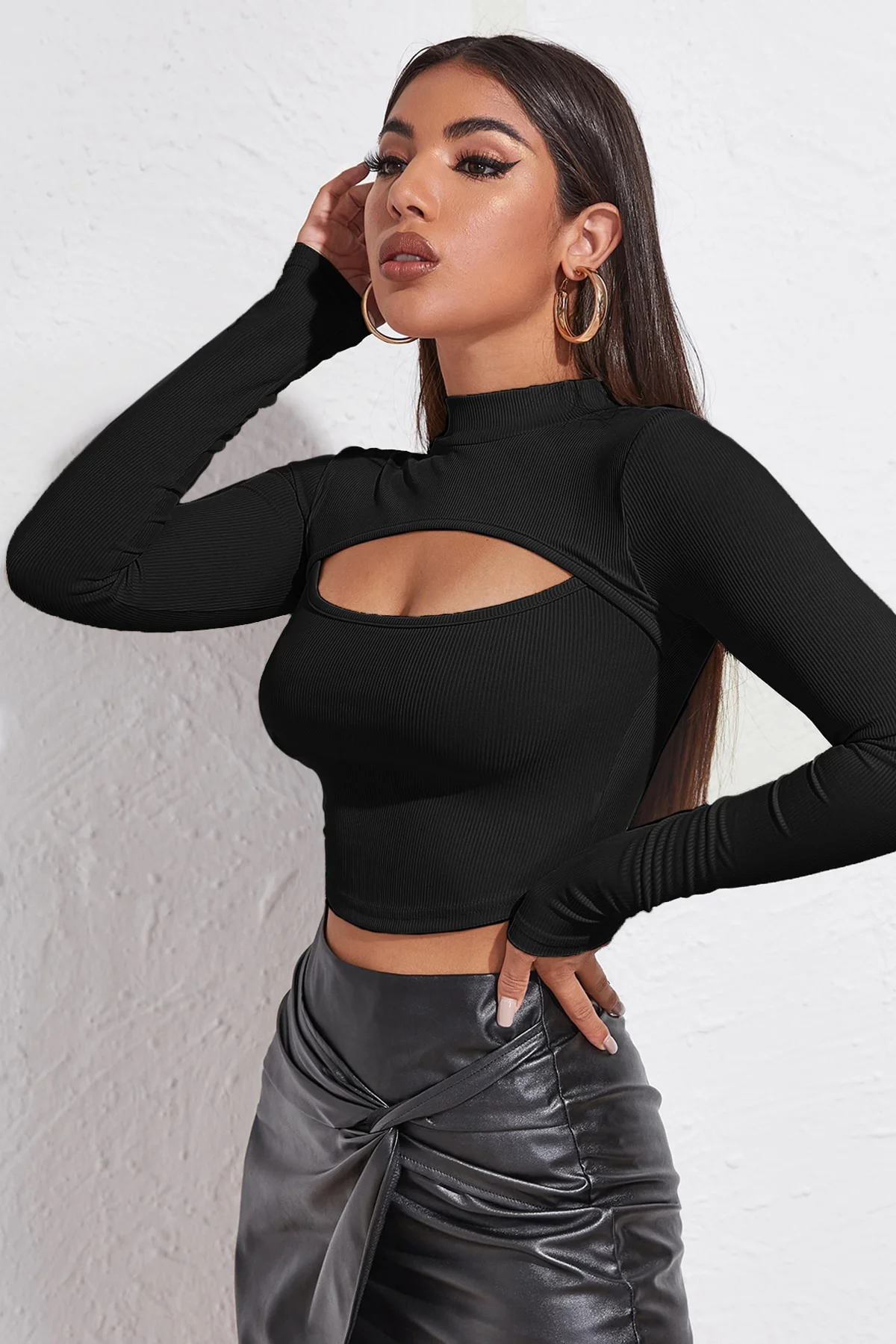 Kadın Siyah Göğüs Dekolteli Uzun Kollu Cut Out Crop Top Bluz görsel 5