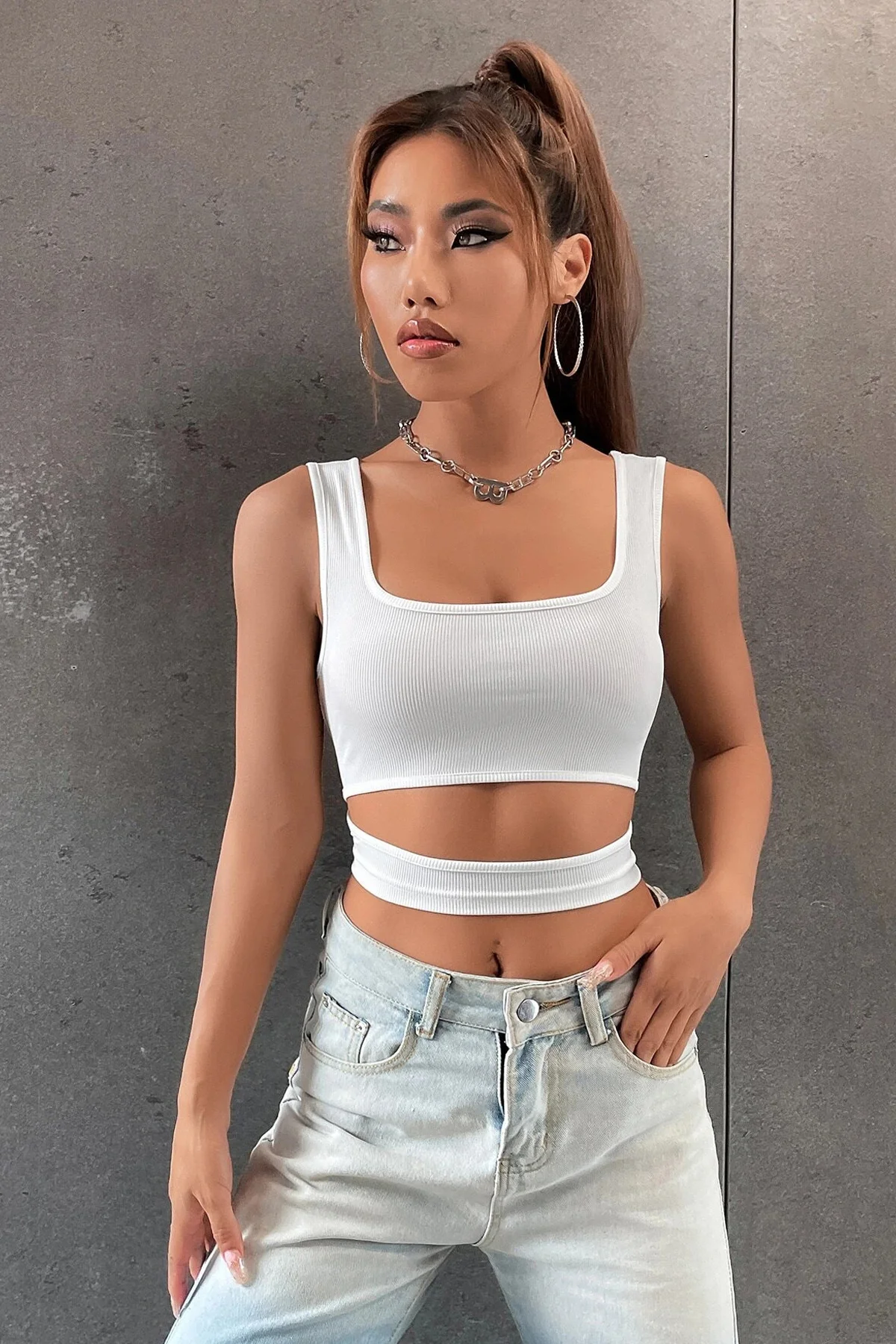 Kadın Beyaz Göbek Dekolteli Crop Top Bluz görsel 5