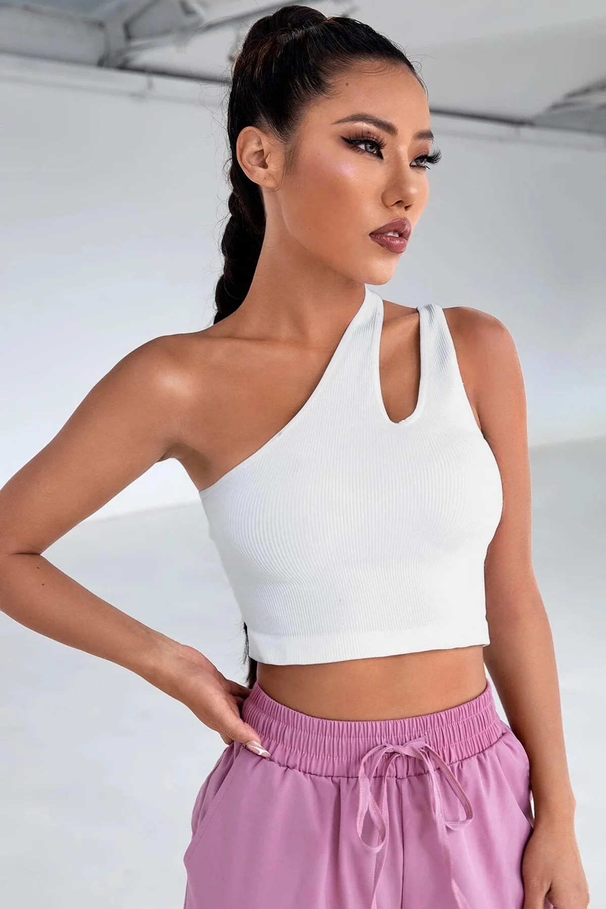 Kadın Beyaz Tek Omuz Cut Out Detaylı Crop Top Bluz görsel 4