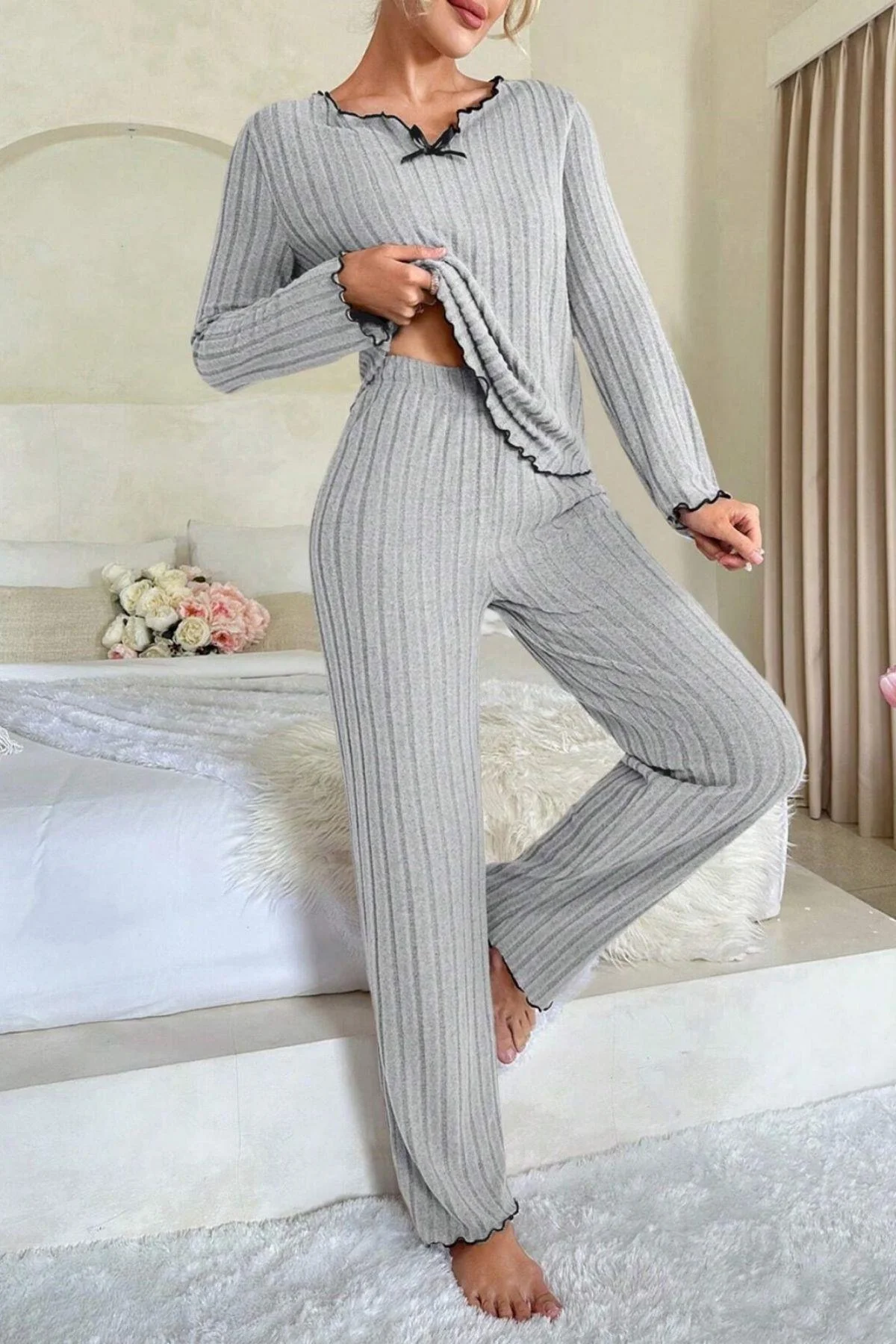 Kadın Gri Çizgili Uzun Kollu Fiyonk Detaylı Pijama Takımı Rahat Mevsimlik görsel 6