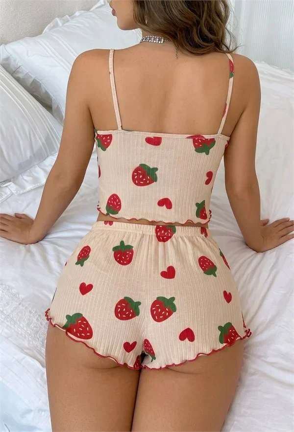 Yumuşak Dokulu Krem Çilek ve Kalp Desenli Fırfırlı İp Askılı Crop Şortlu Fitilli Pijama Takımı görsel 3