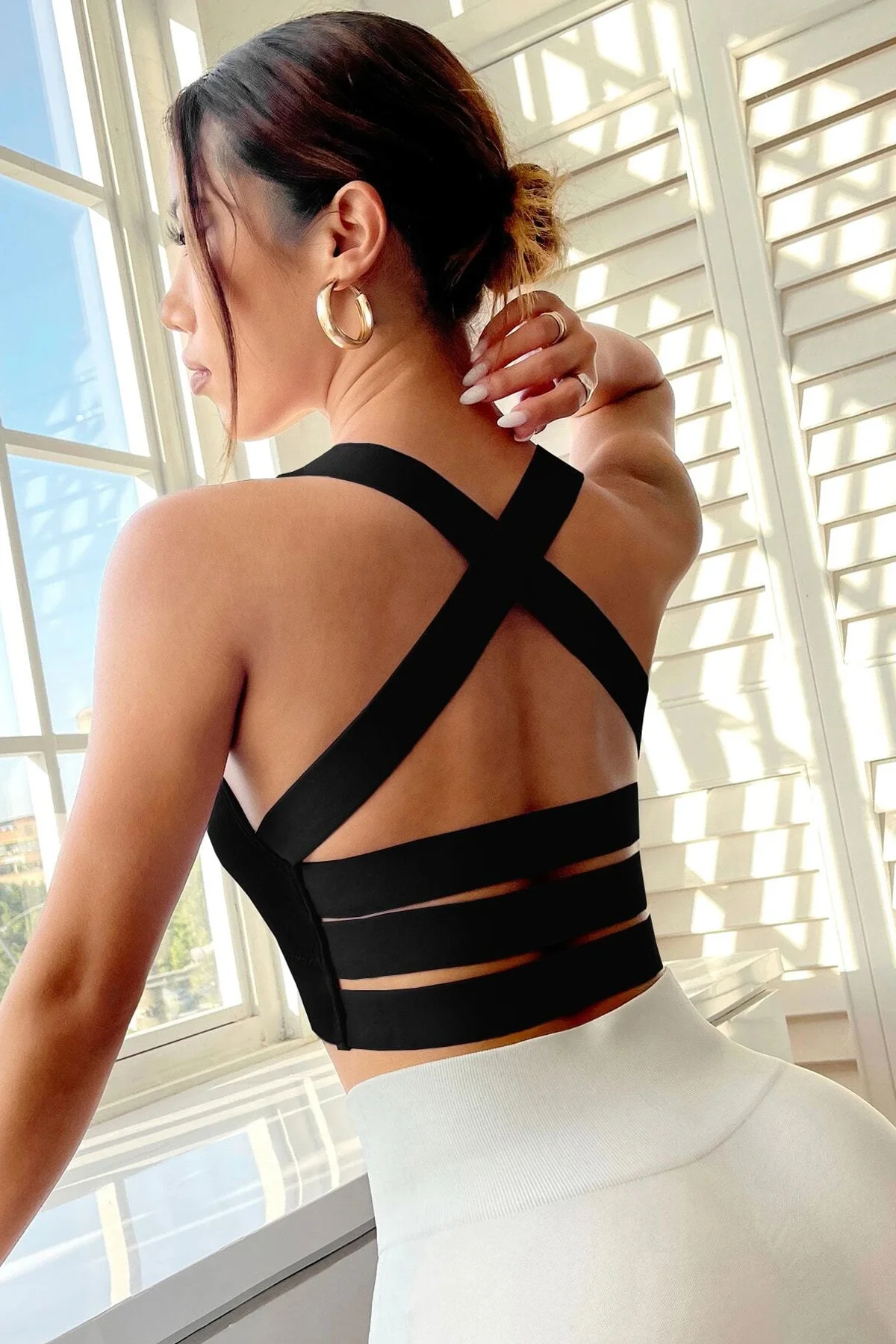 Kadın Siyah Sırtı Çapraz Lastik Detaylı Crop Top Bluz görsel 4